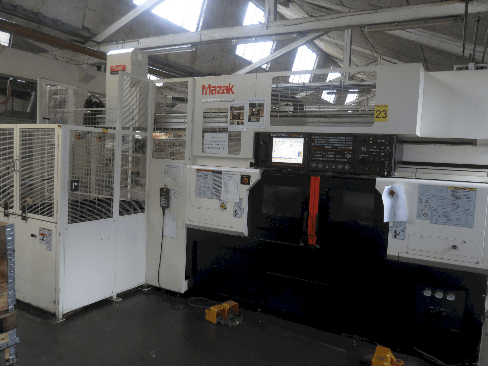 A Mazak Multiplex 6200-II gép elölnézete