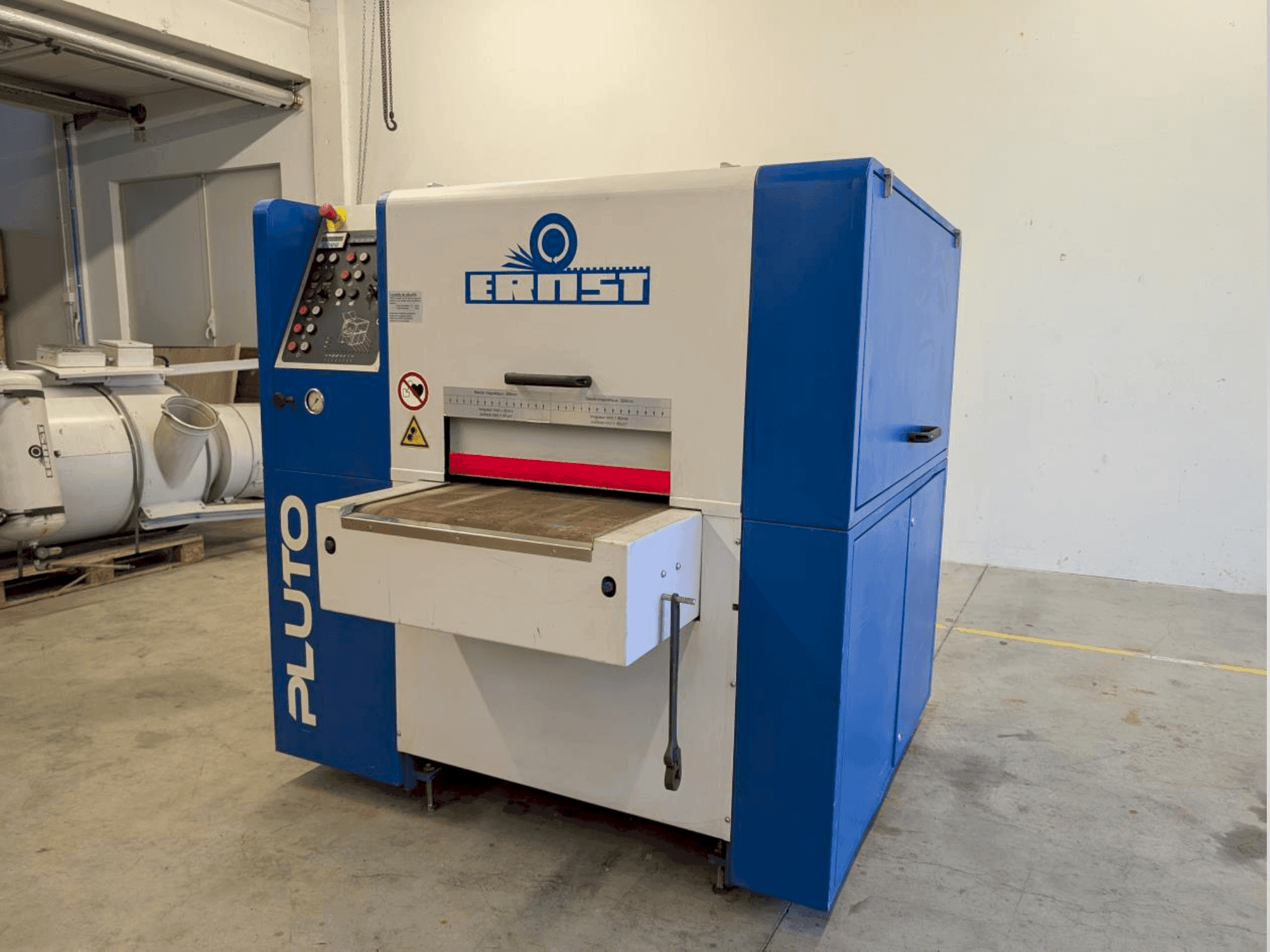 A ERNST PLUTO EDD gép elölnézete