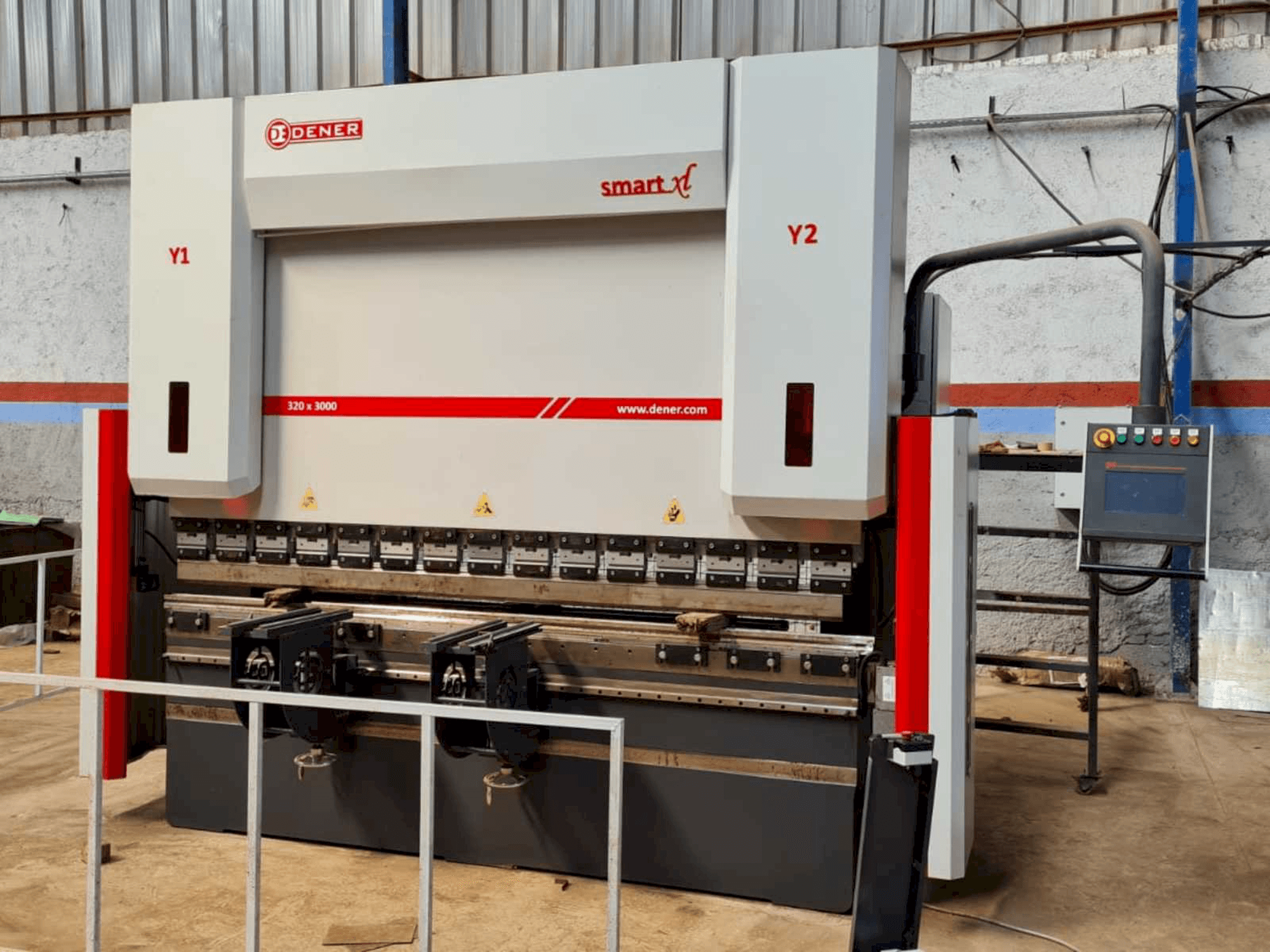 A DENER SX 30320 gép elölnézete