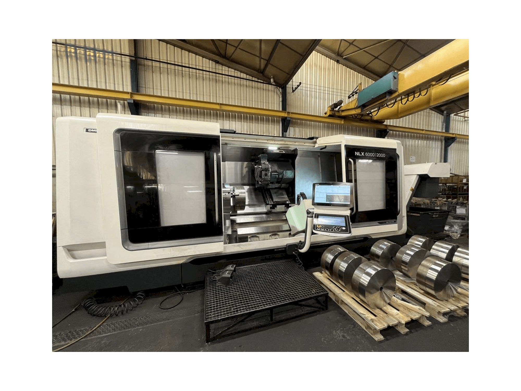 A DMG MORI NLX 6000 | 2000 gép oldalnézete