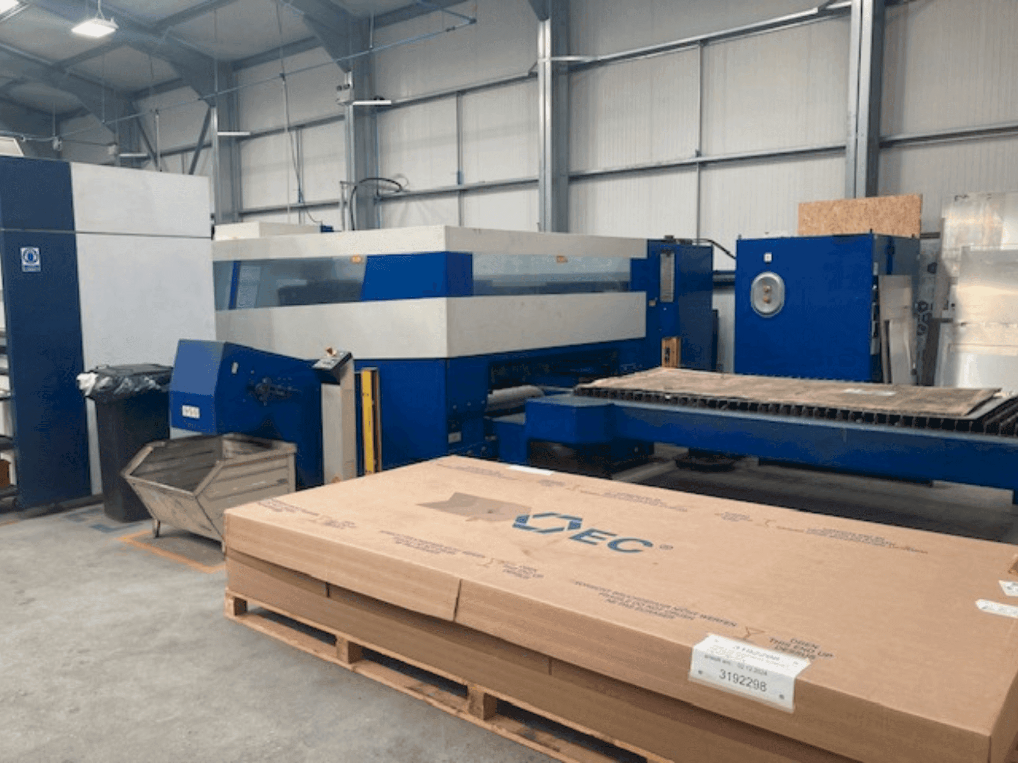 A TRUMPF Trulaser 5030 gép elölnézete