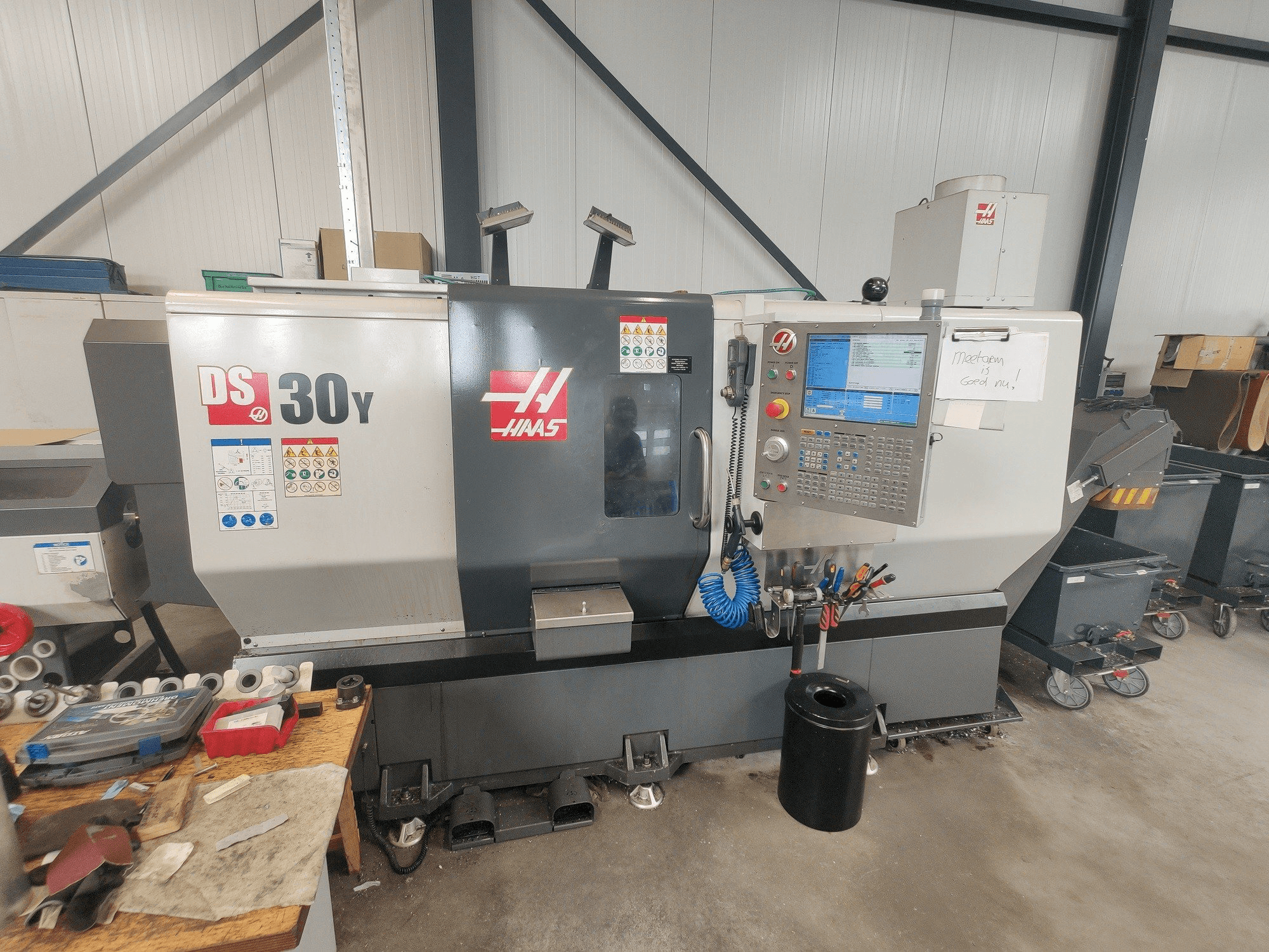 A HAAS DS30Y gép elölnézete