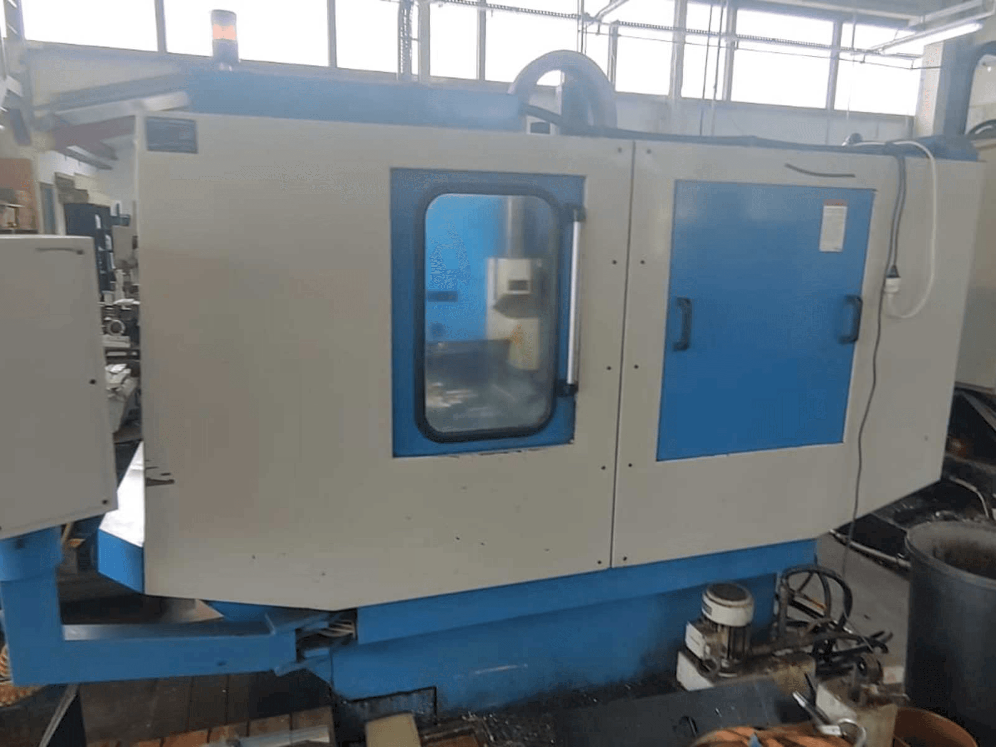 A KONDIA CM-60 gép elölnézete