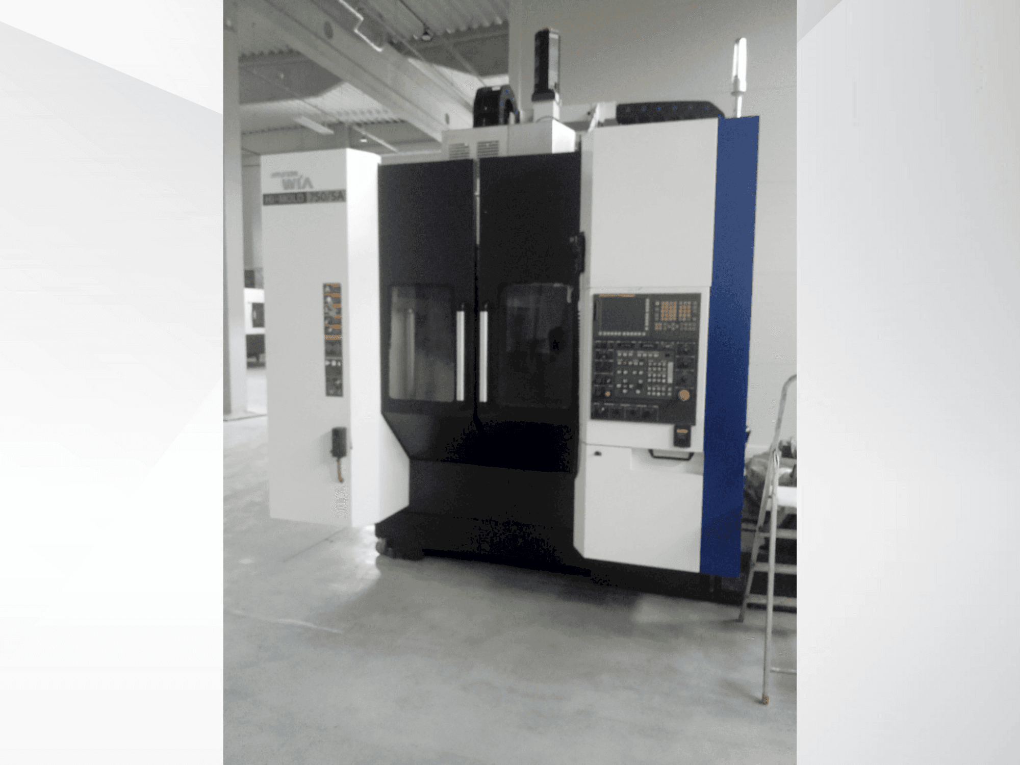 A Hyundai Wia HI-MOLD 750-5A gép elölnézete