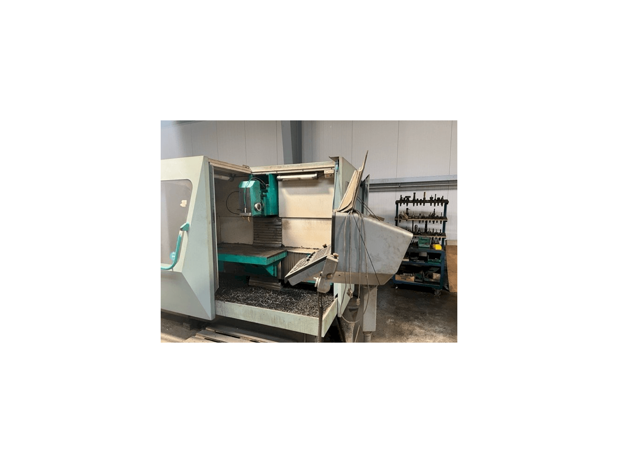 A DECKEL FP 4-60 gép elölnézete