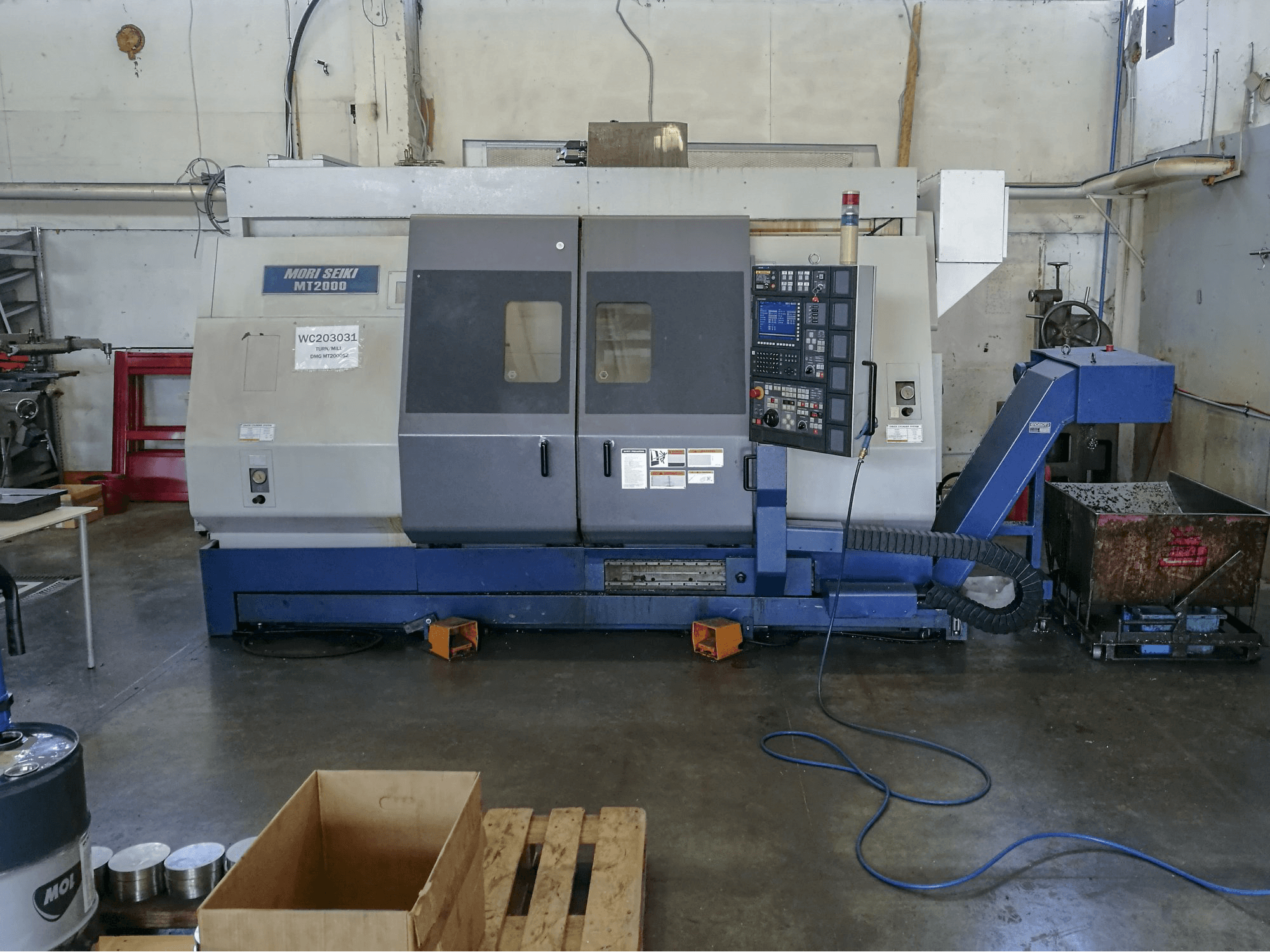 A MORI SEIKI MT-2000 SZ gép elölnézete
