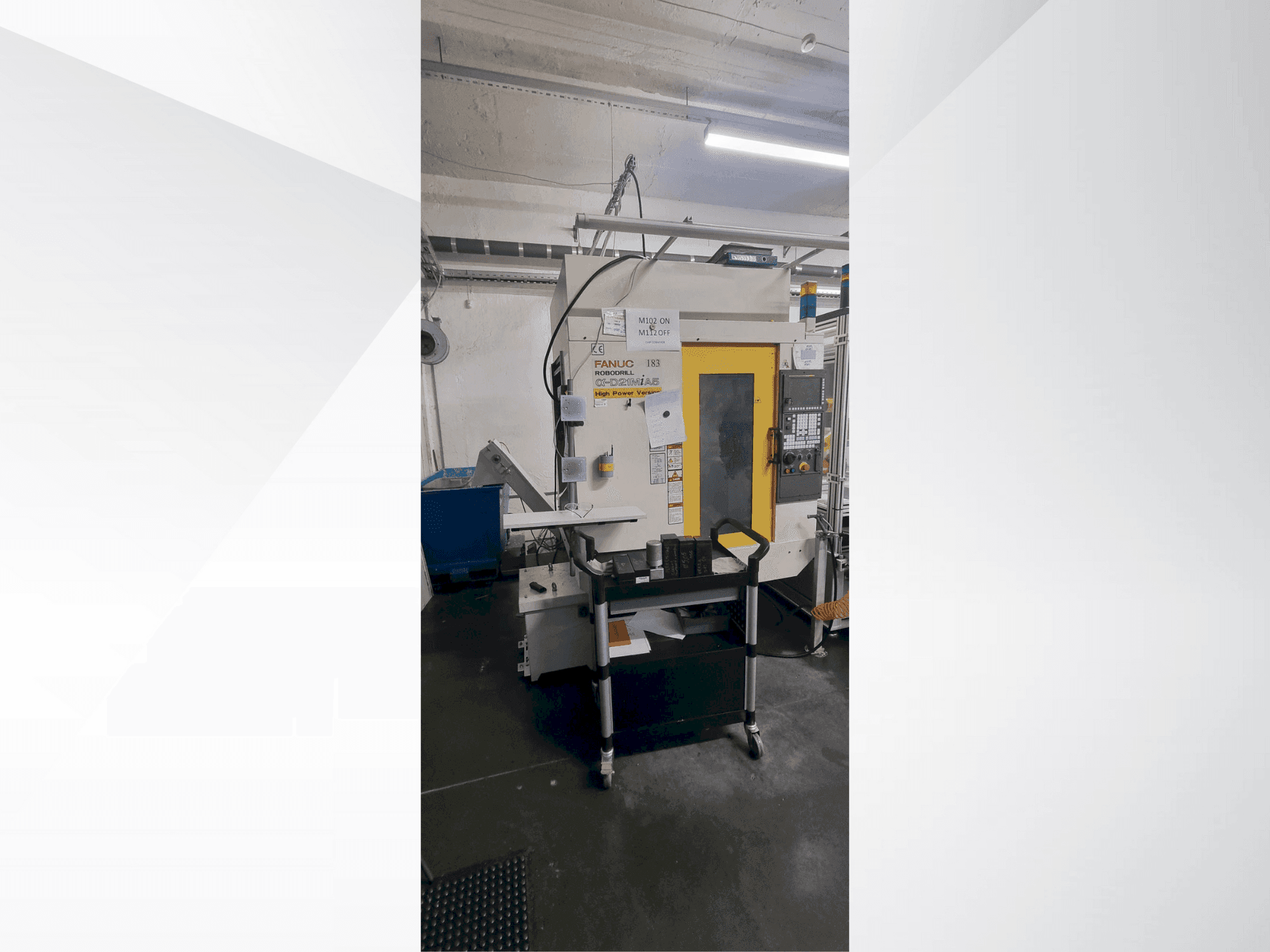 A FANUC Robodrill α-D21 MiA5 gép elölnézete