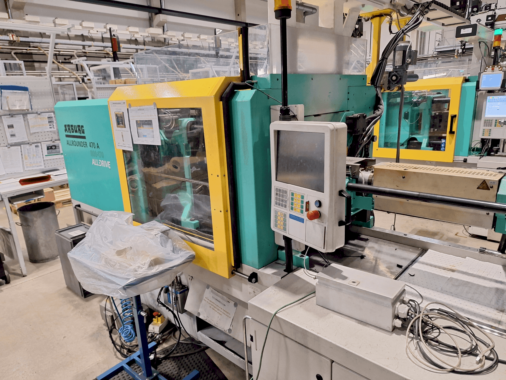 A Arburg 470 A 800-170 gép elölnézete