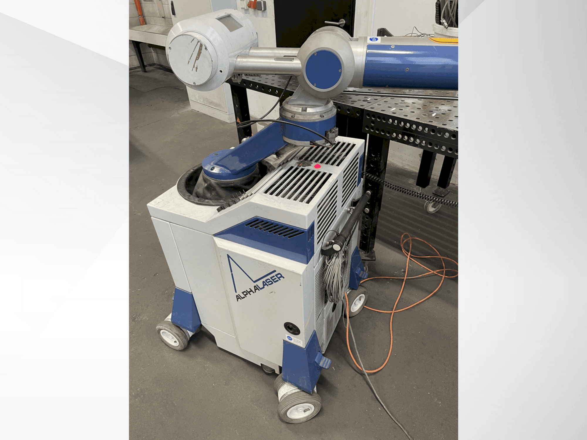 A ALPHA LASER ALM 150 gép elölnézete