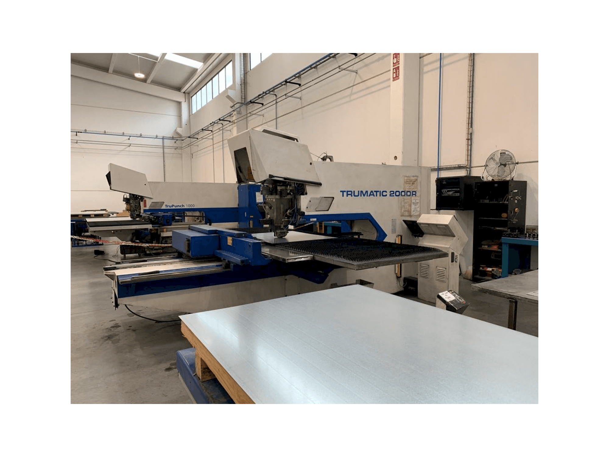 A Trumpf Trumatic 2000 R gép elölnézete