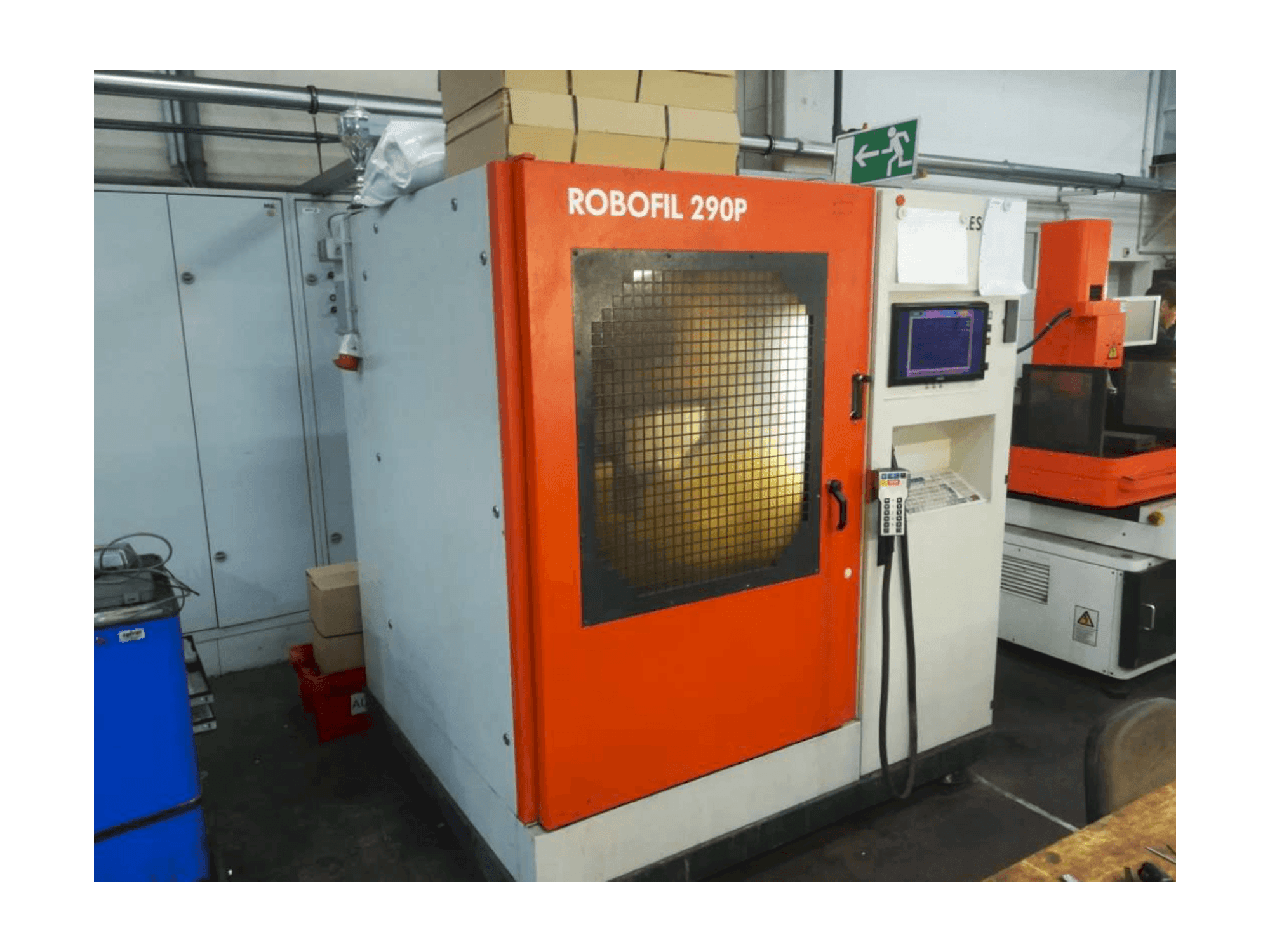 A CHARMILLES Robofil 290 P gép elölnézete