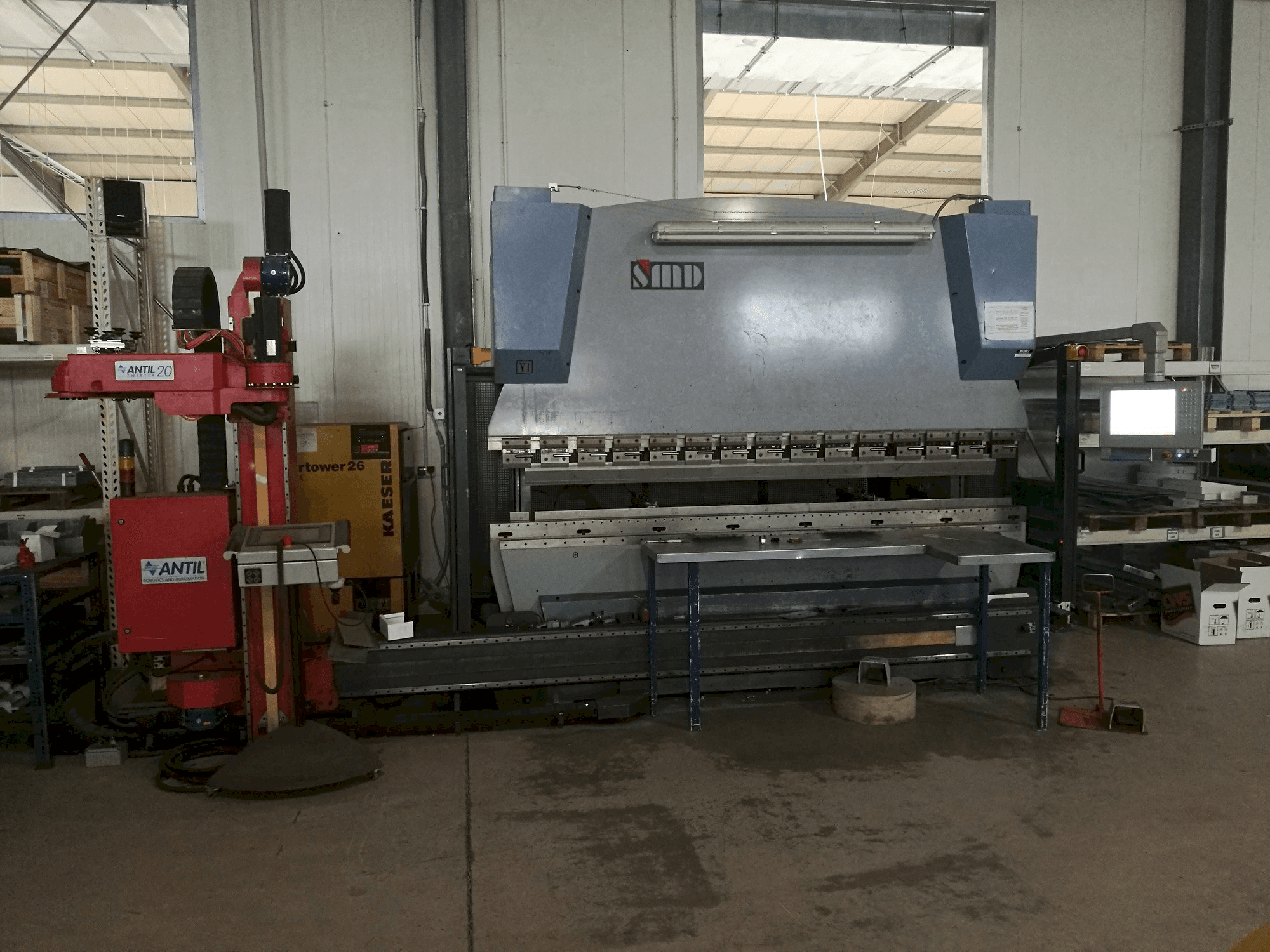 A Yawei PBH 110-3100-4C gép elölnézete