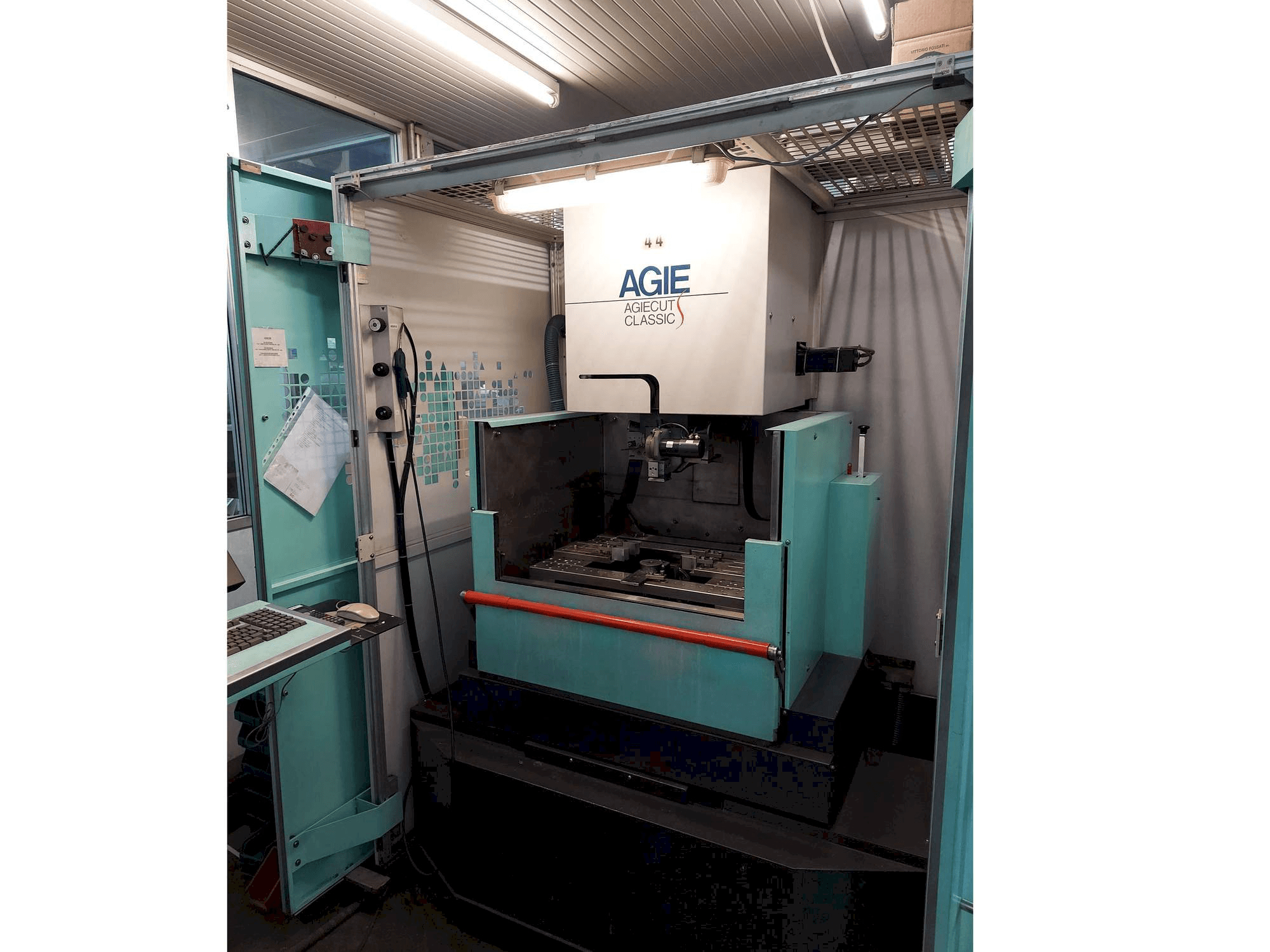 A AGIE Agiecut Classic 2S gép elölnézete