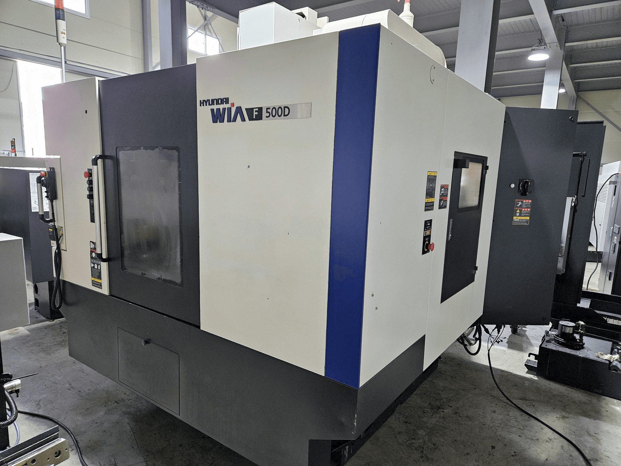 A Hyundai Wia Wia F500D gép elölnézete