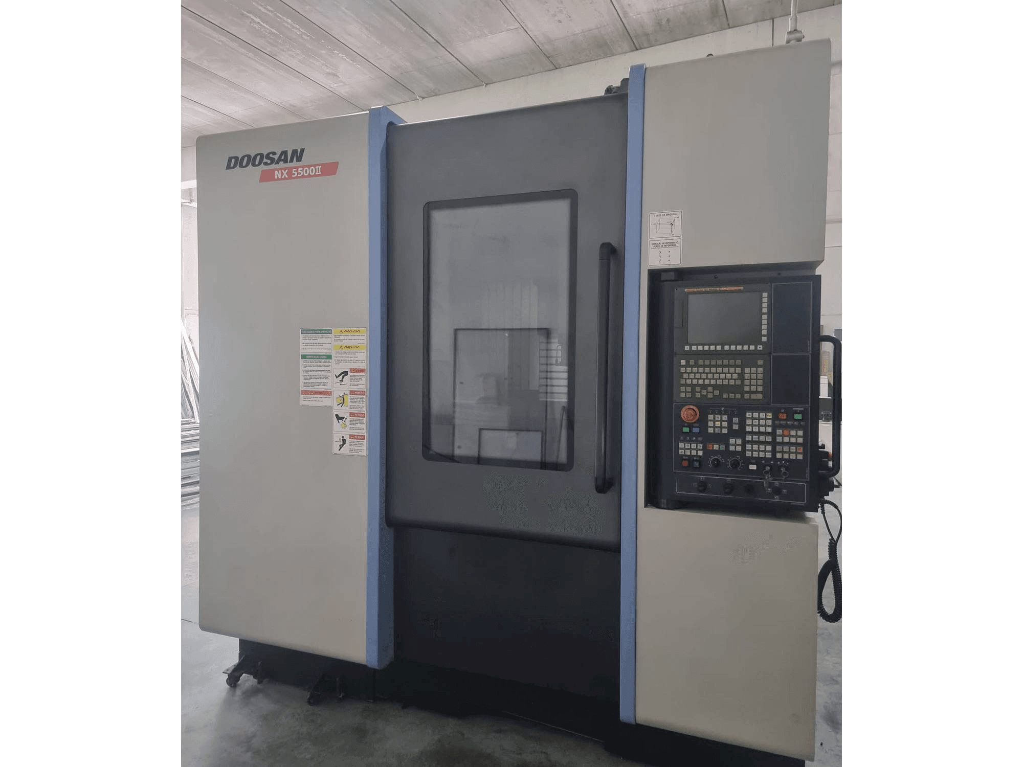 A Doosan Nx5500 Ii gép elölnézete