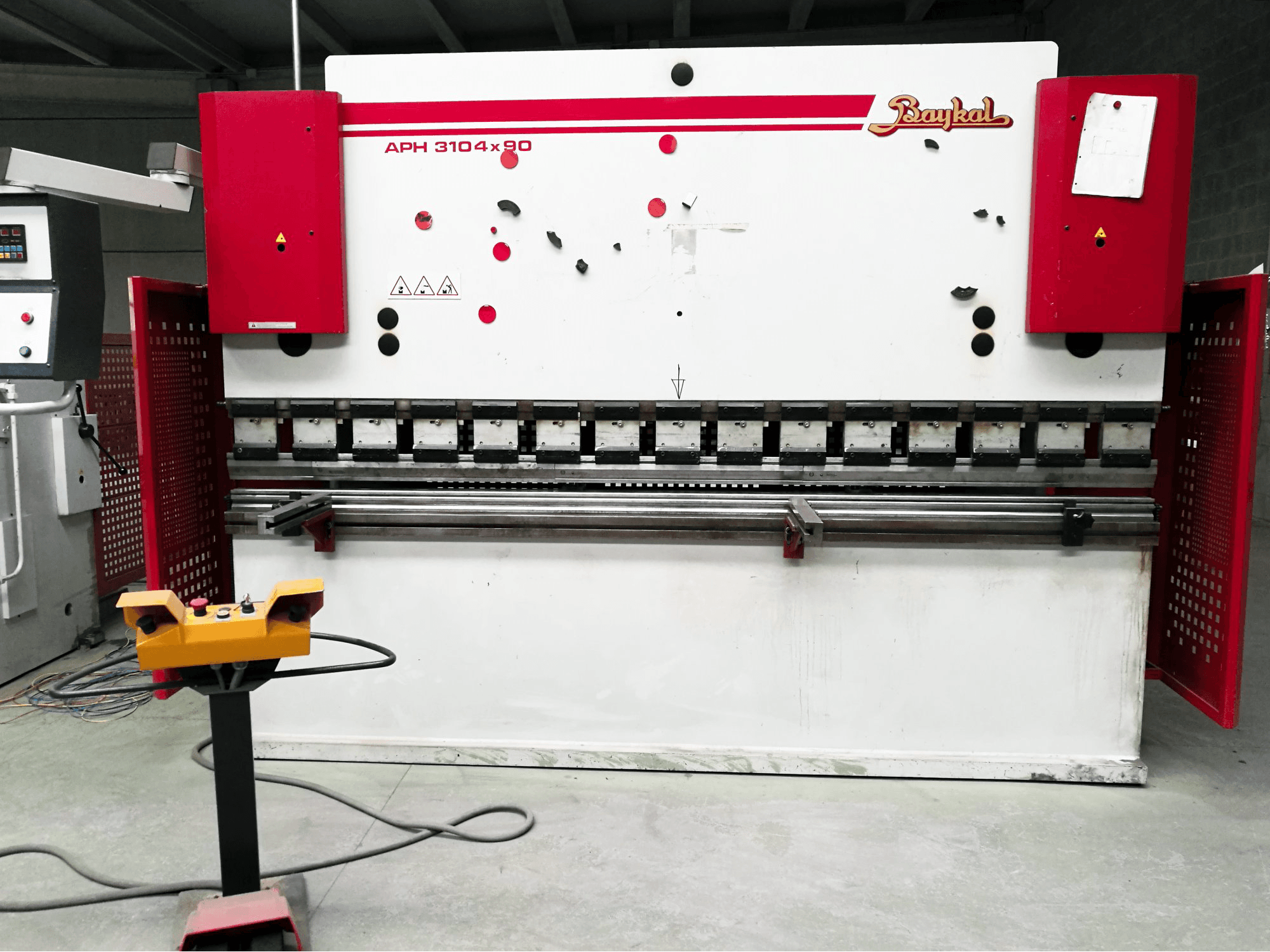 A Baykal APH 3104x90 gép elölnézete