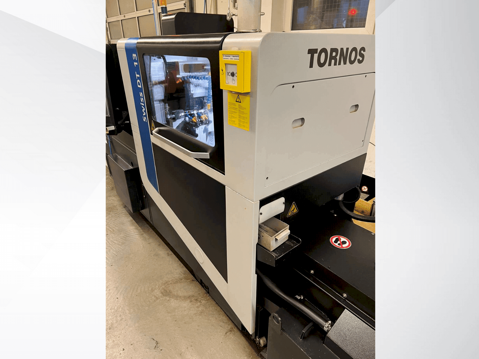 A Tornos Swiss DT 13 gép elölnézete