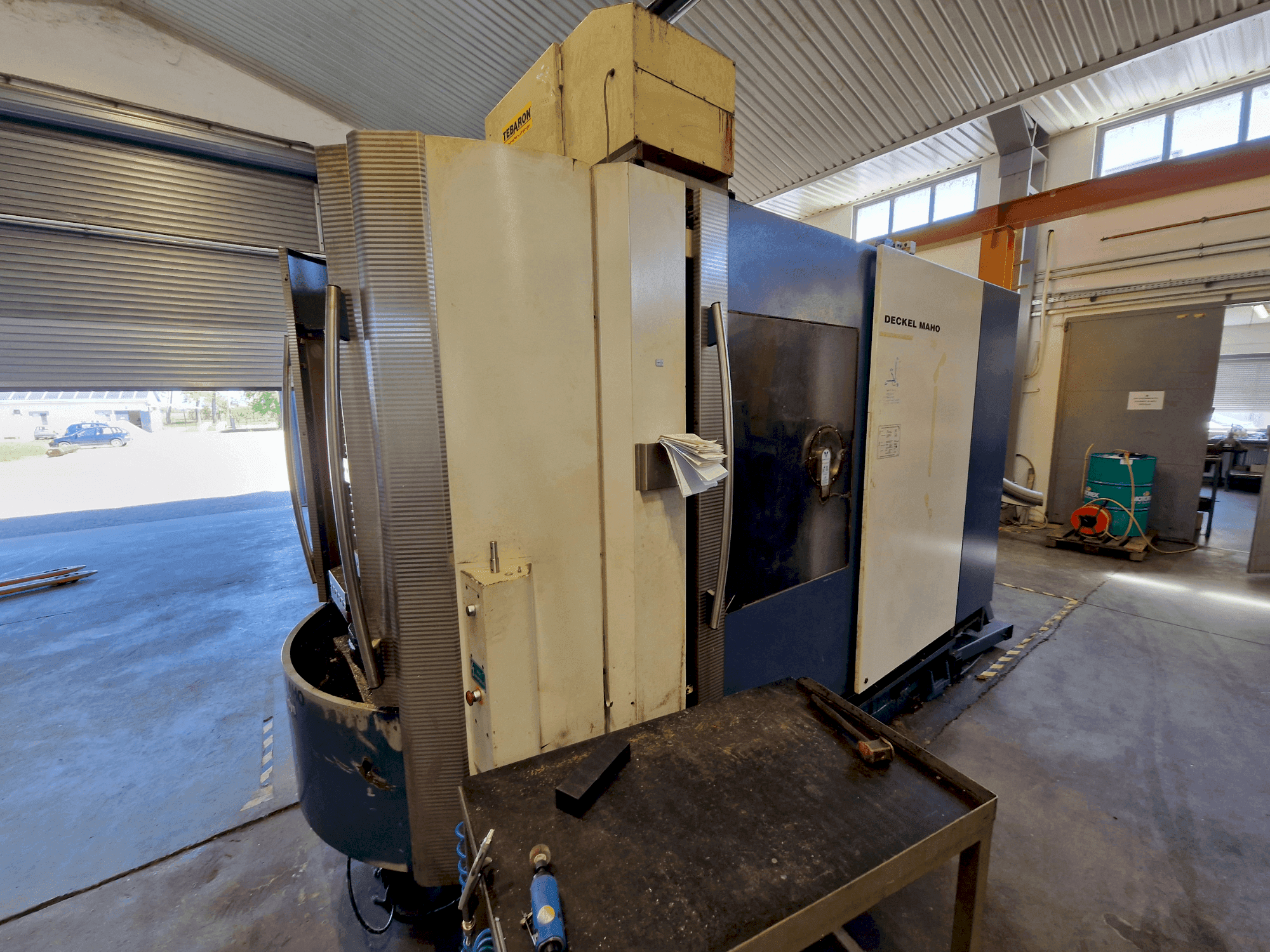 A DECKEL MAHO DMC 60 H Hy Din gép elölnézete