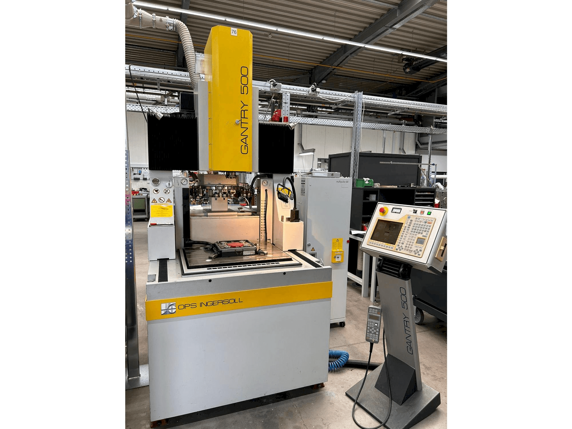 A OPS-INGERSOLL Gantry 500 gép elölnézete