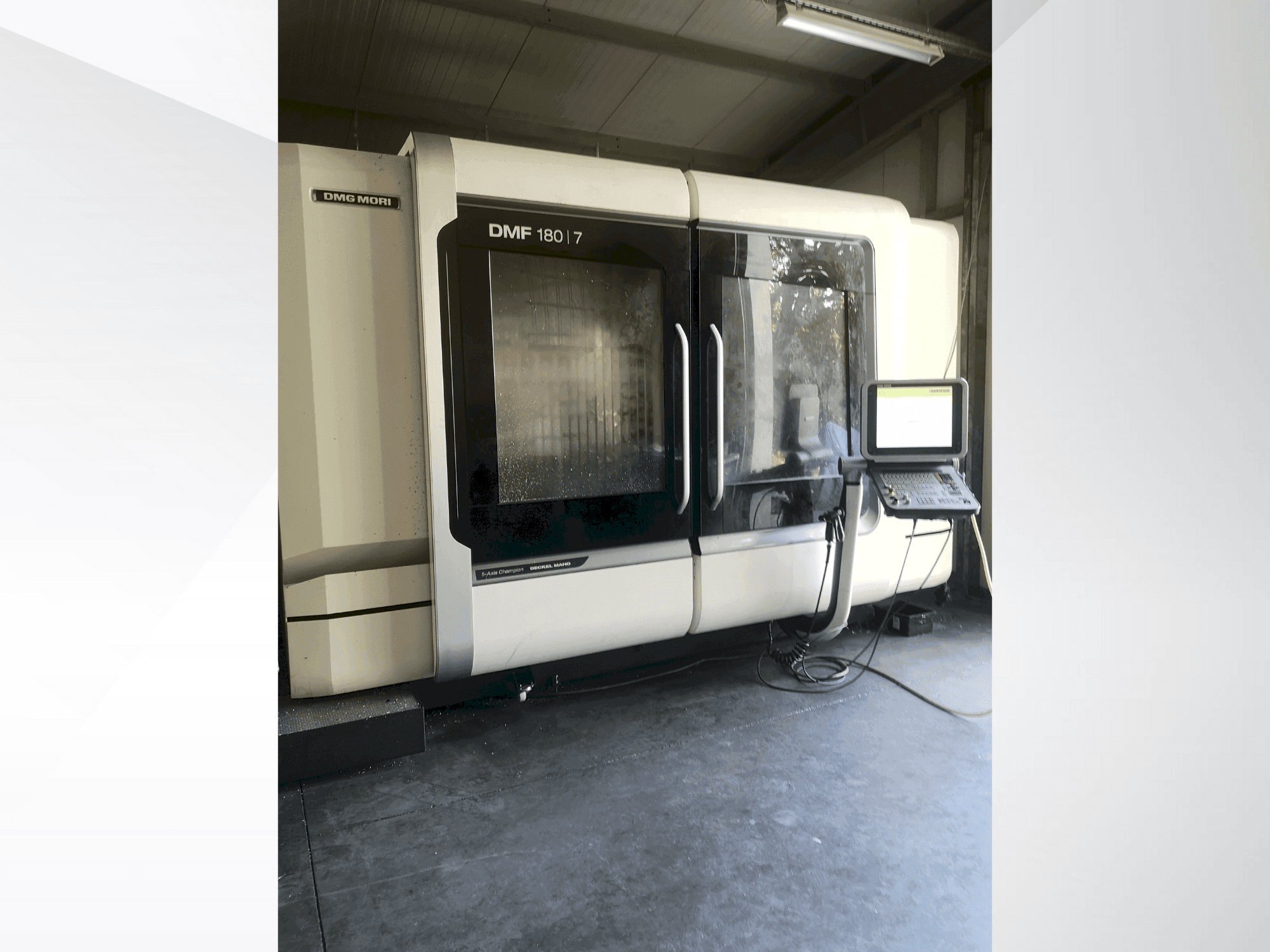 A DMG MORI DMF 180/7 gép elölnézete