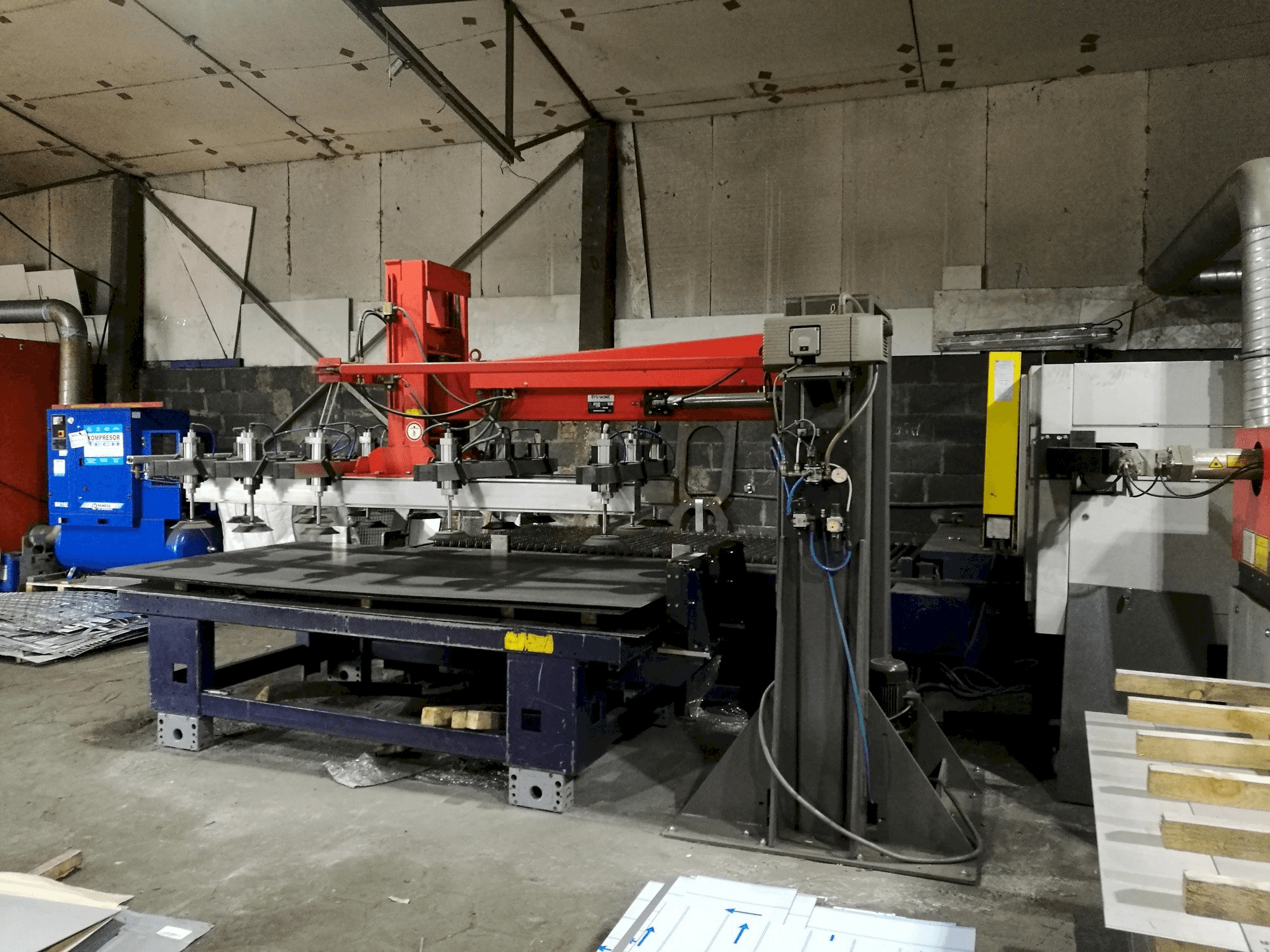 A Bystronic Bysprint 3015 gép elölnézete