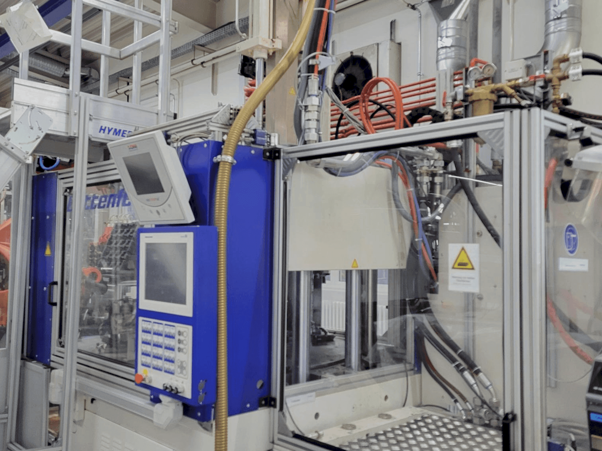 A Battenfeld VM 150/750V R1520 UNIGLOG B6S gép elölnézete