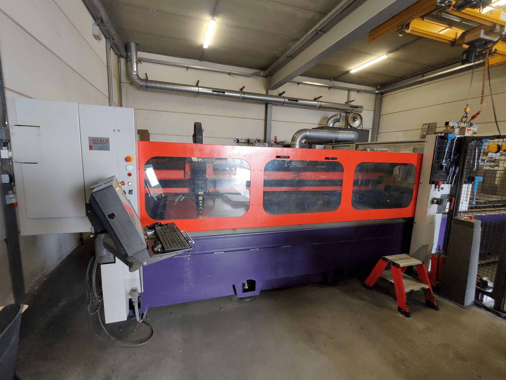 A Bystronic Bystar 3015 gép elölnézete