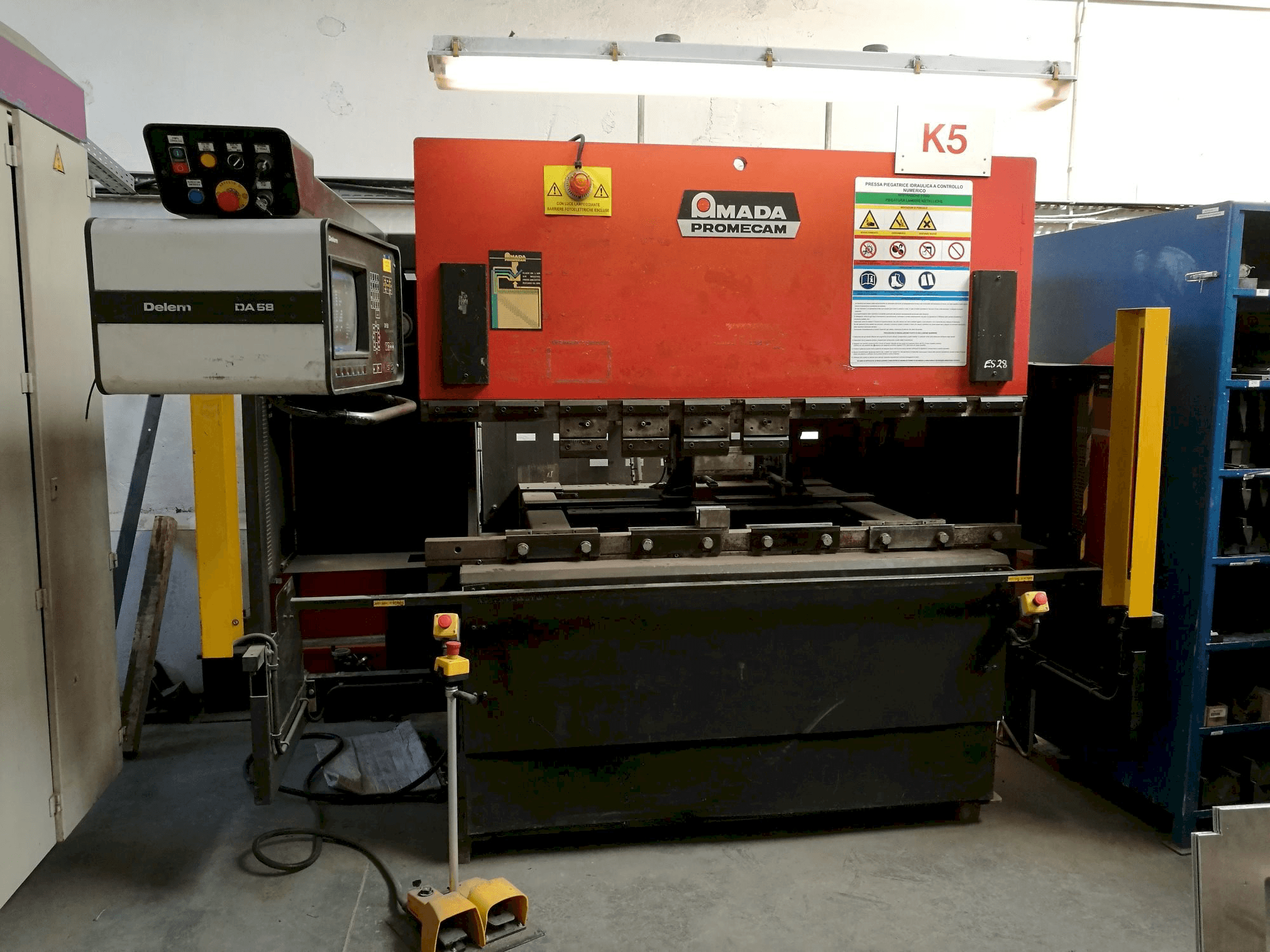 A AMADA ITPS 50/20 gép elölnézete