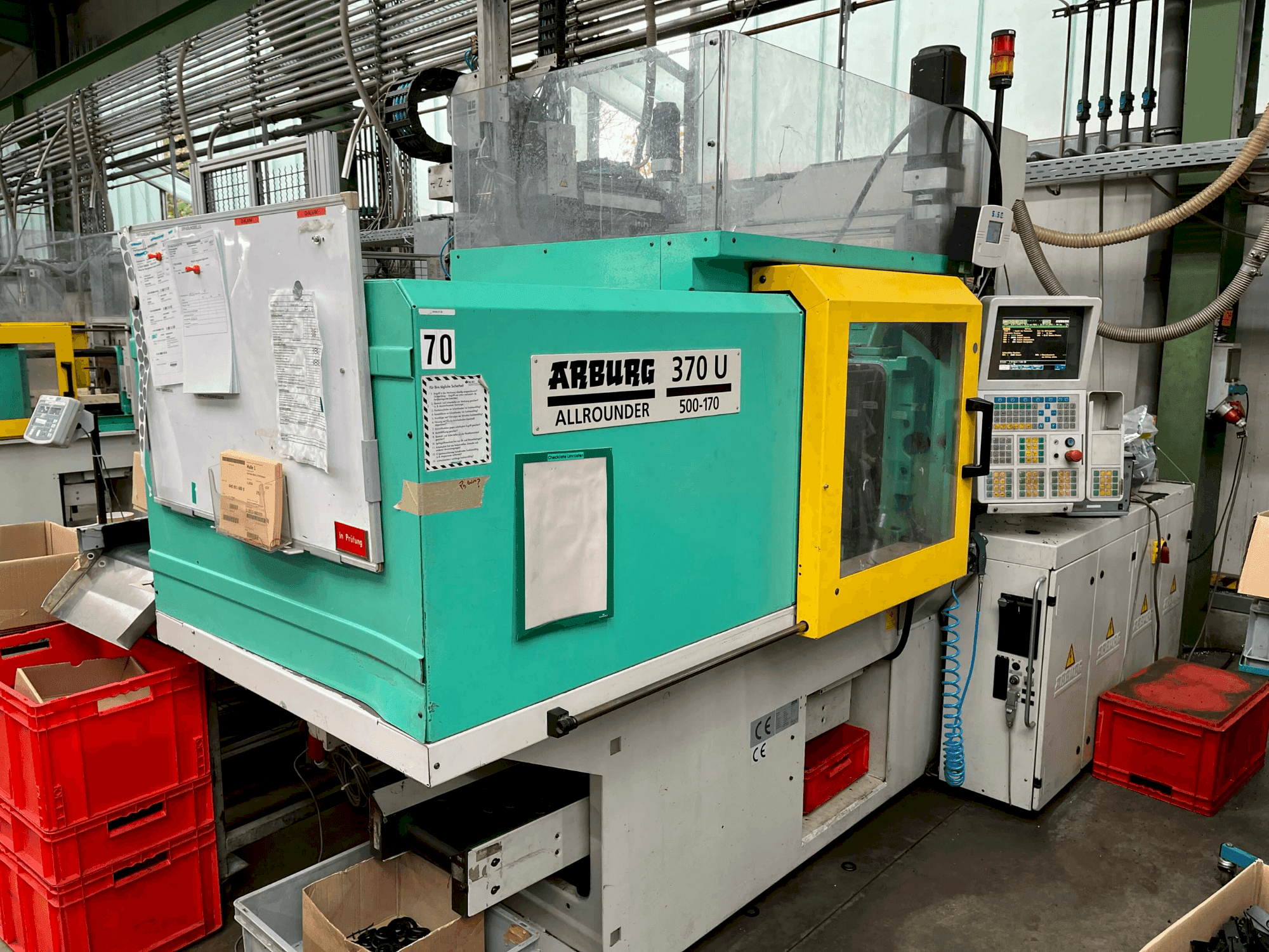 A Arburg Allrounder 370-50 U gép elölnézete