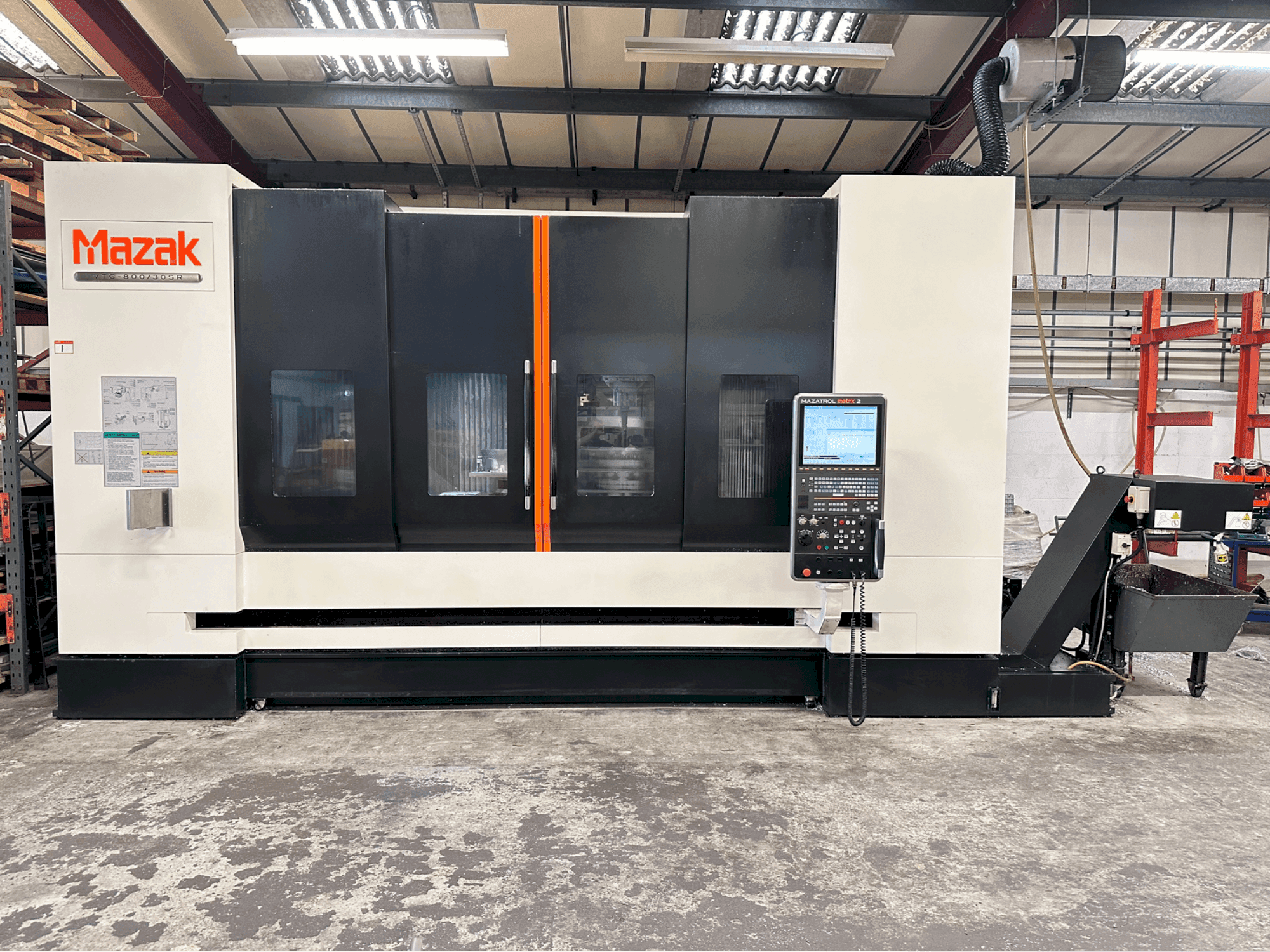 A Mazak VTC-800/30SR gép elölnézete