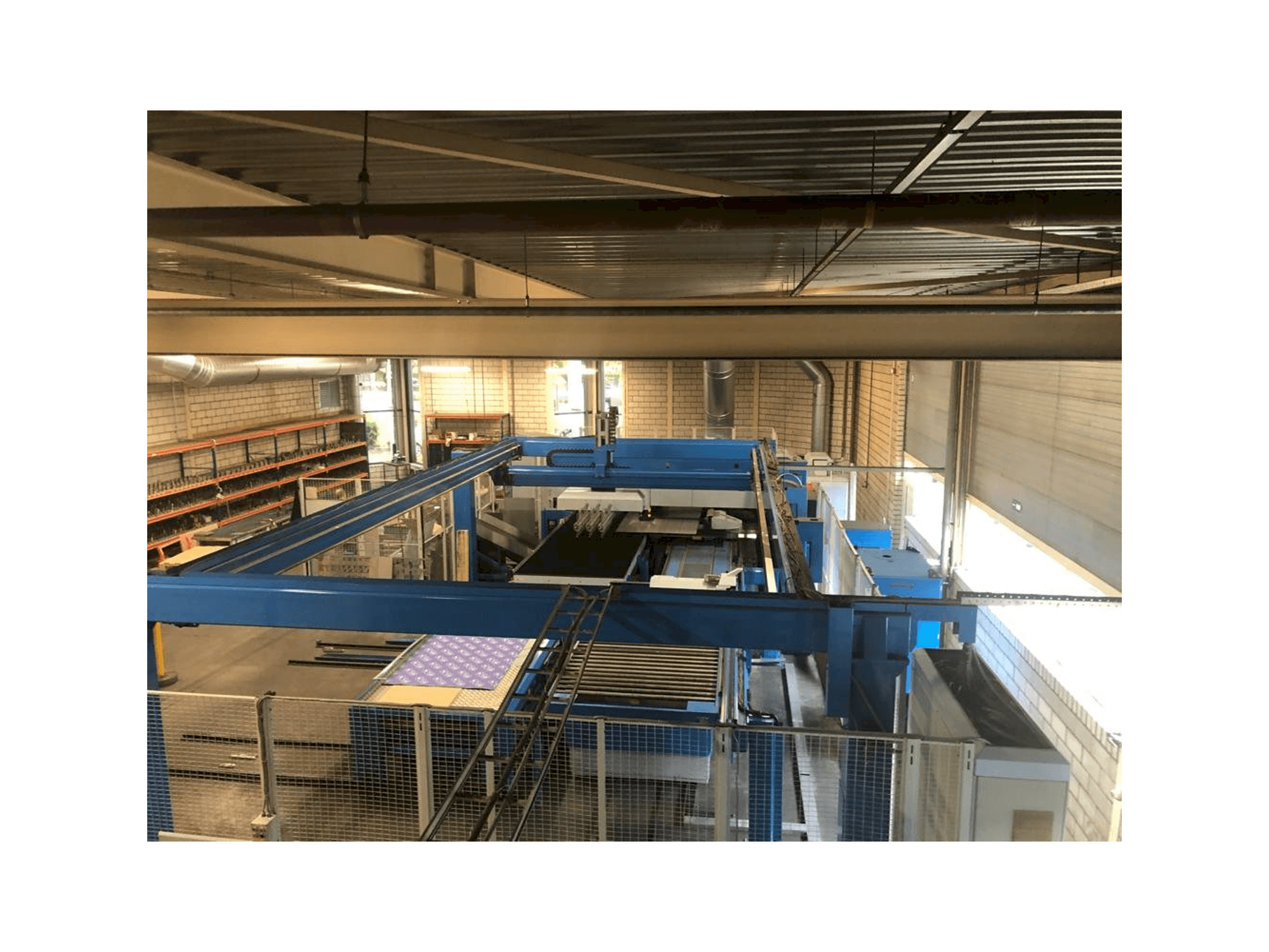 A Finn-Power LB 6 UVH gép elölnézete