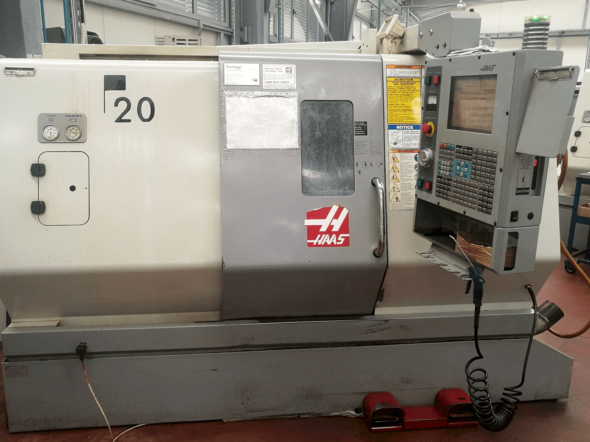 A HAAS SL-20THE gép elölnézete