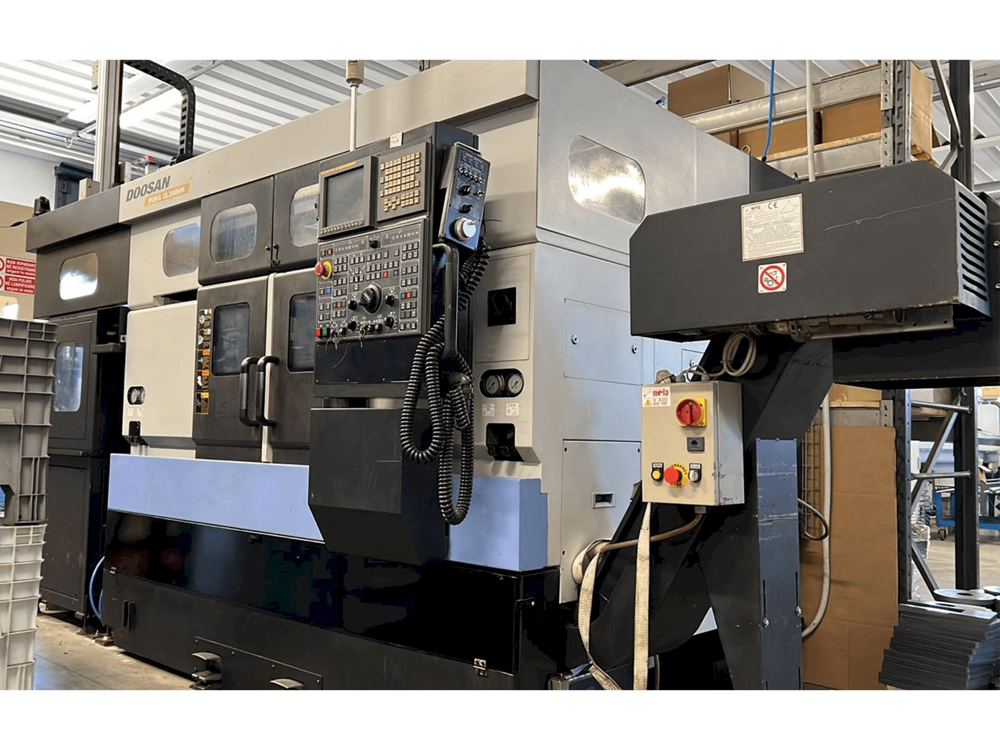 A Doosan Puma QL 200HM gép elölnézete