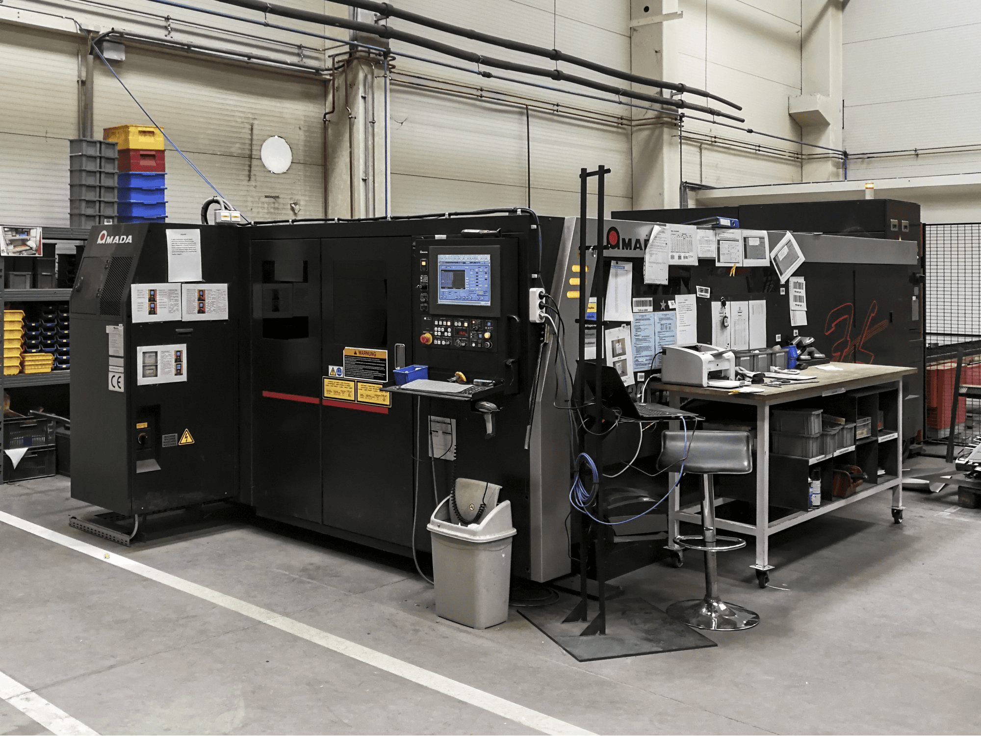 A AMADA LCG-3015 AJ gép jobb nézete