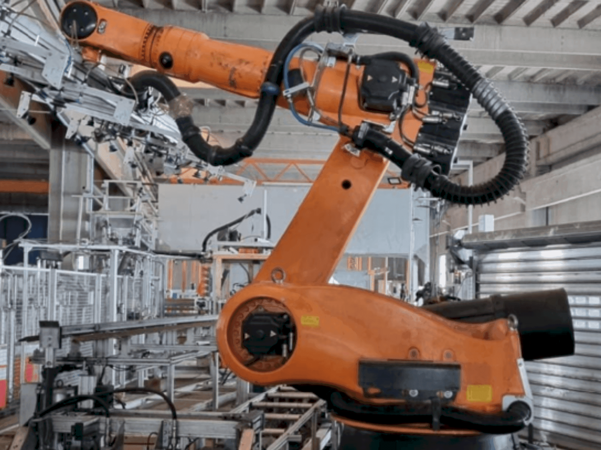 A KUKA KR 210 L150-2 gép elölnézete