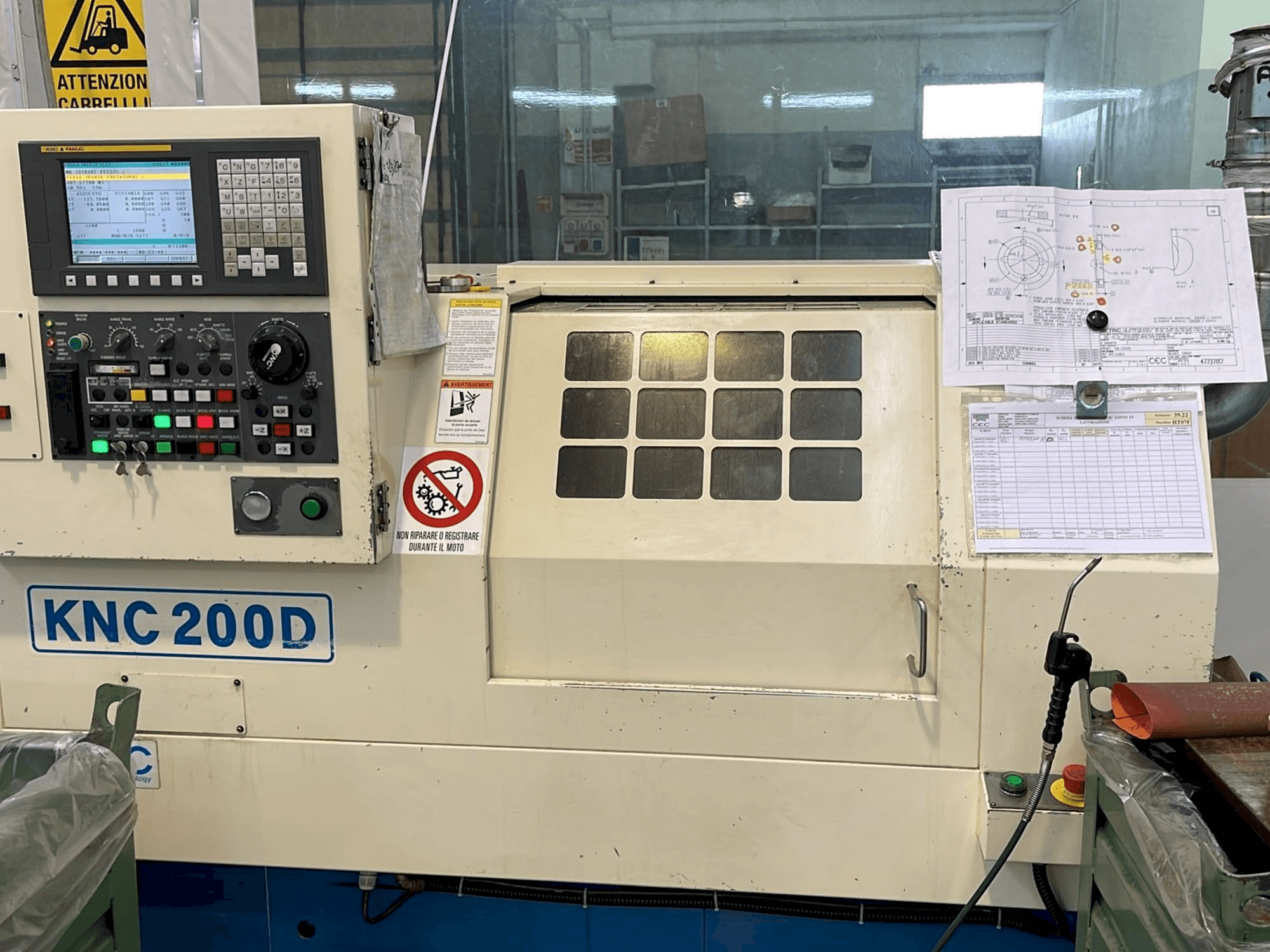A Kitamura KNC 200D gép elölnézete