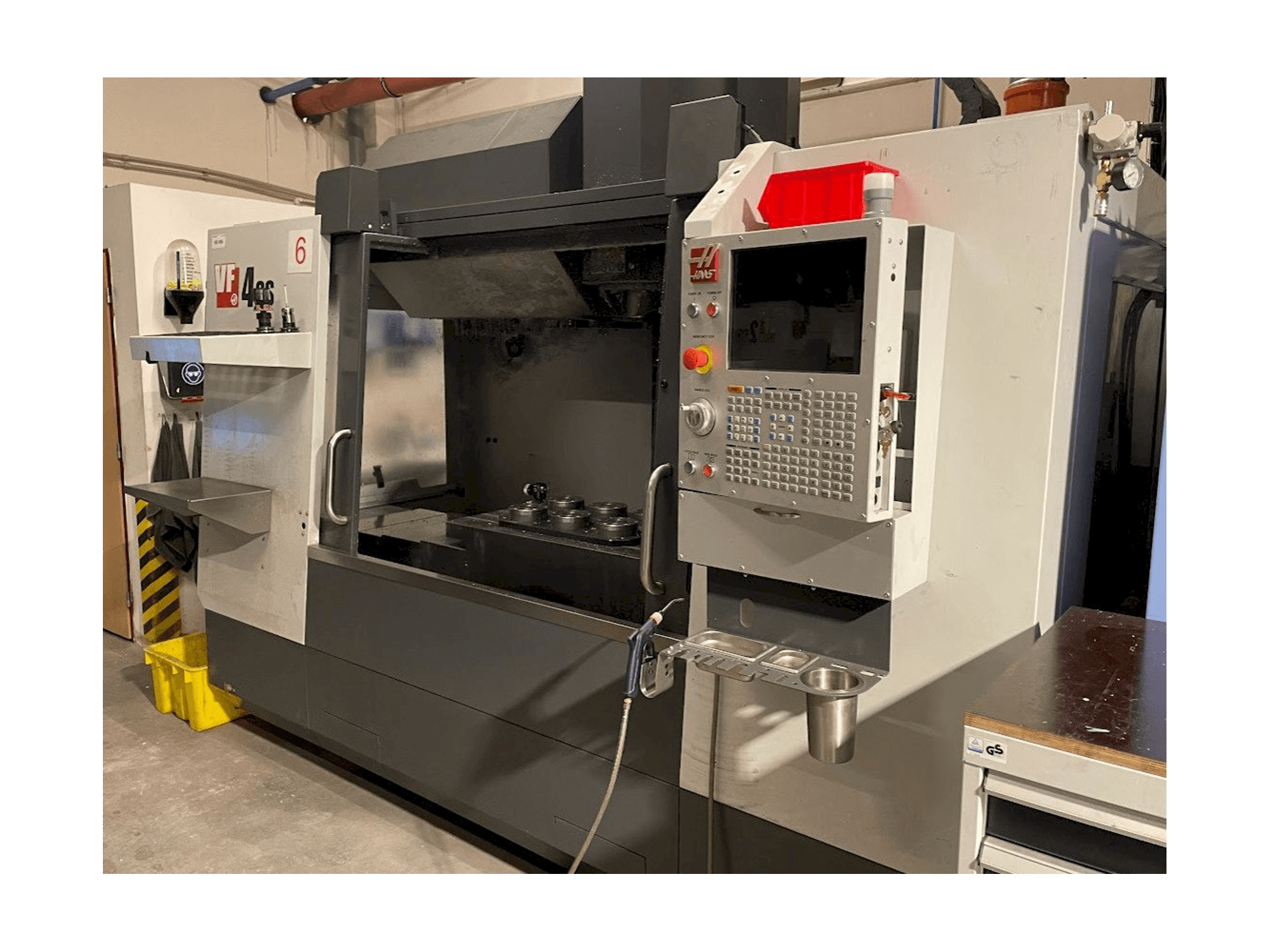 A HAAS VF-4SS gép jobb nézete