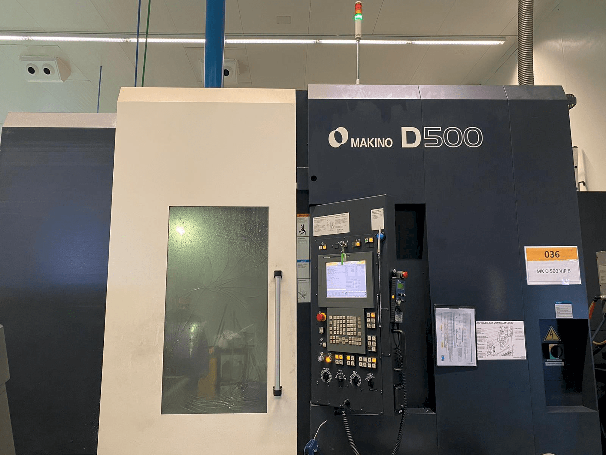 A Makino D500 gép elölnézete