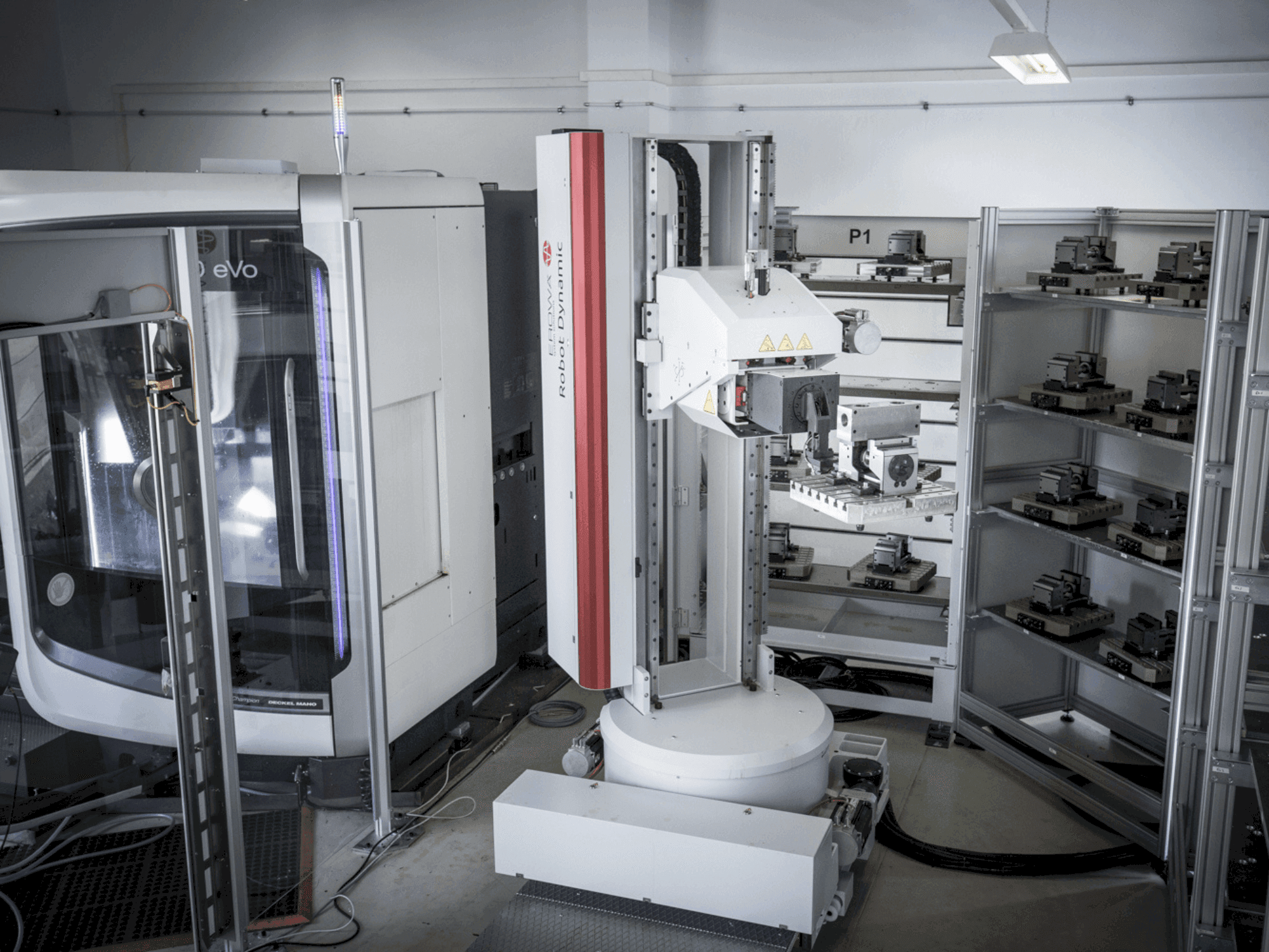 A DMG MORI DMU 60 EVO gép elölnézete