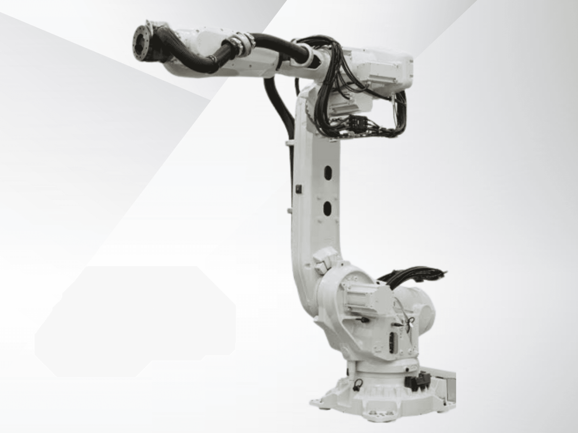 Az ABB IRB 6700-245/3.00 robotkar elölnézetben, fehér, áramvonalas kialakításban, a hozzá csatlakoztatott kábelekkel és motorokkal.
