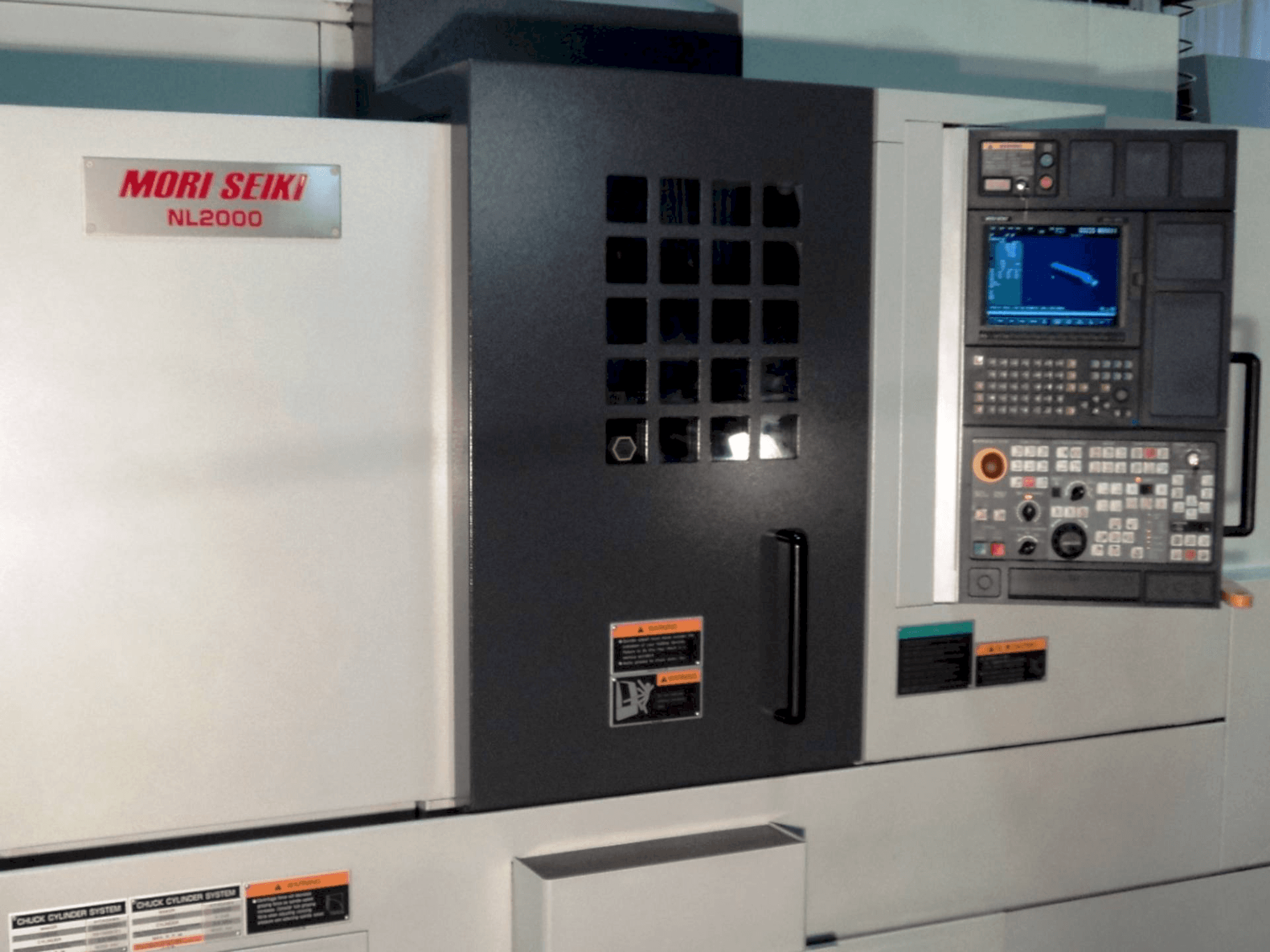 A MORI SEIKI NL 2000 SY gép elölnézete