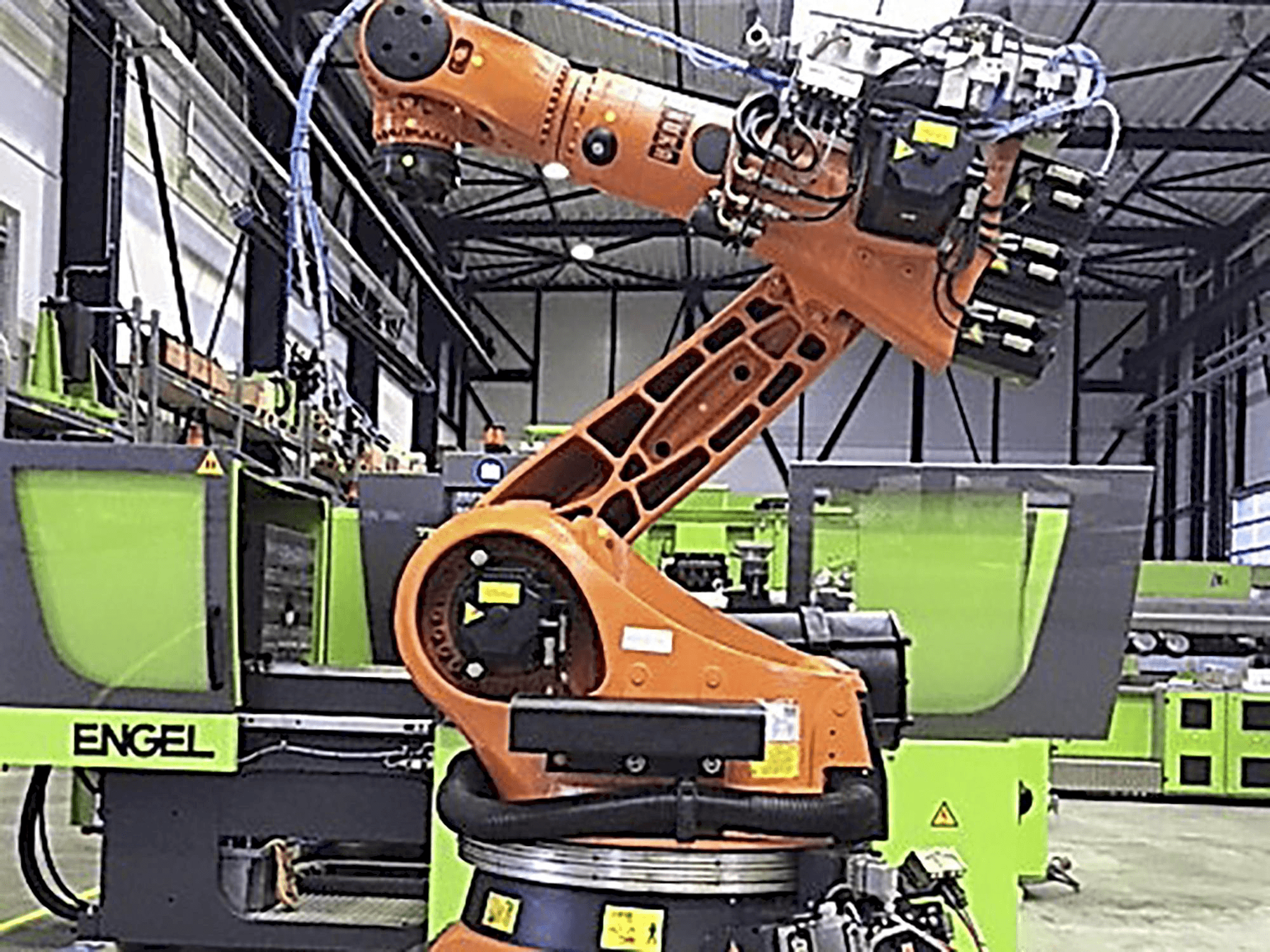 A KUKA KR210 gép elölnézete