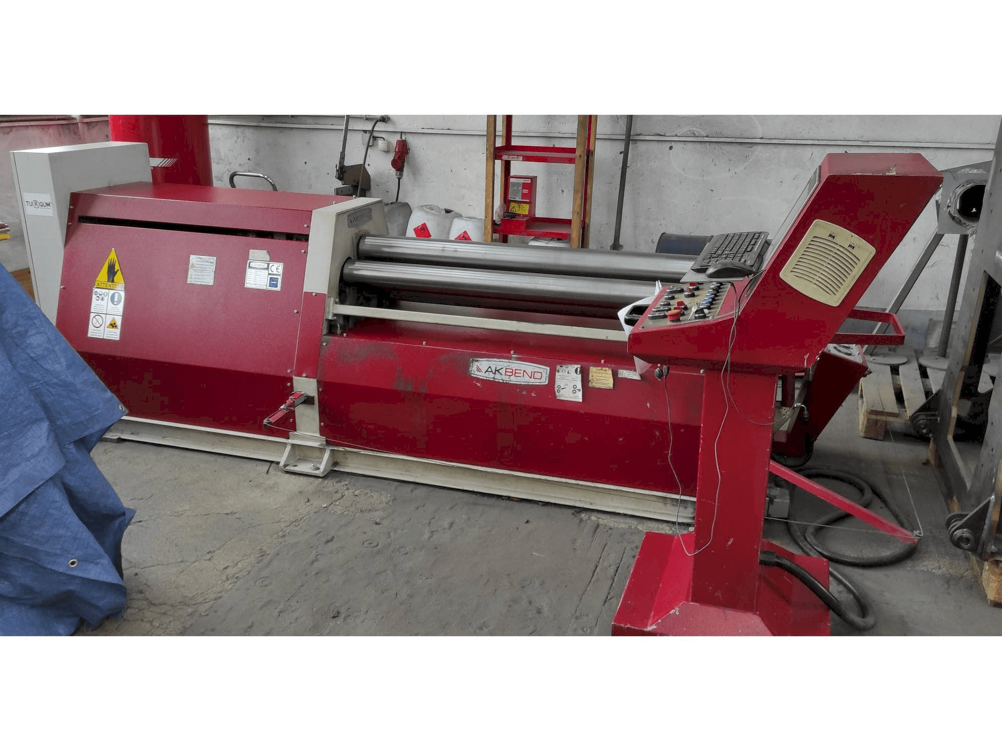 A AKBEND AHS 15/4-6 gép elölnézete