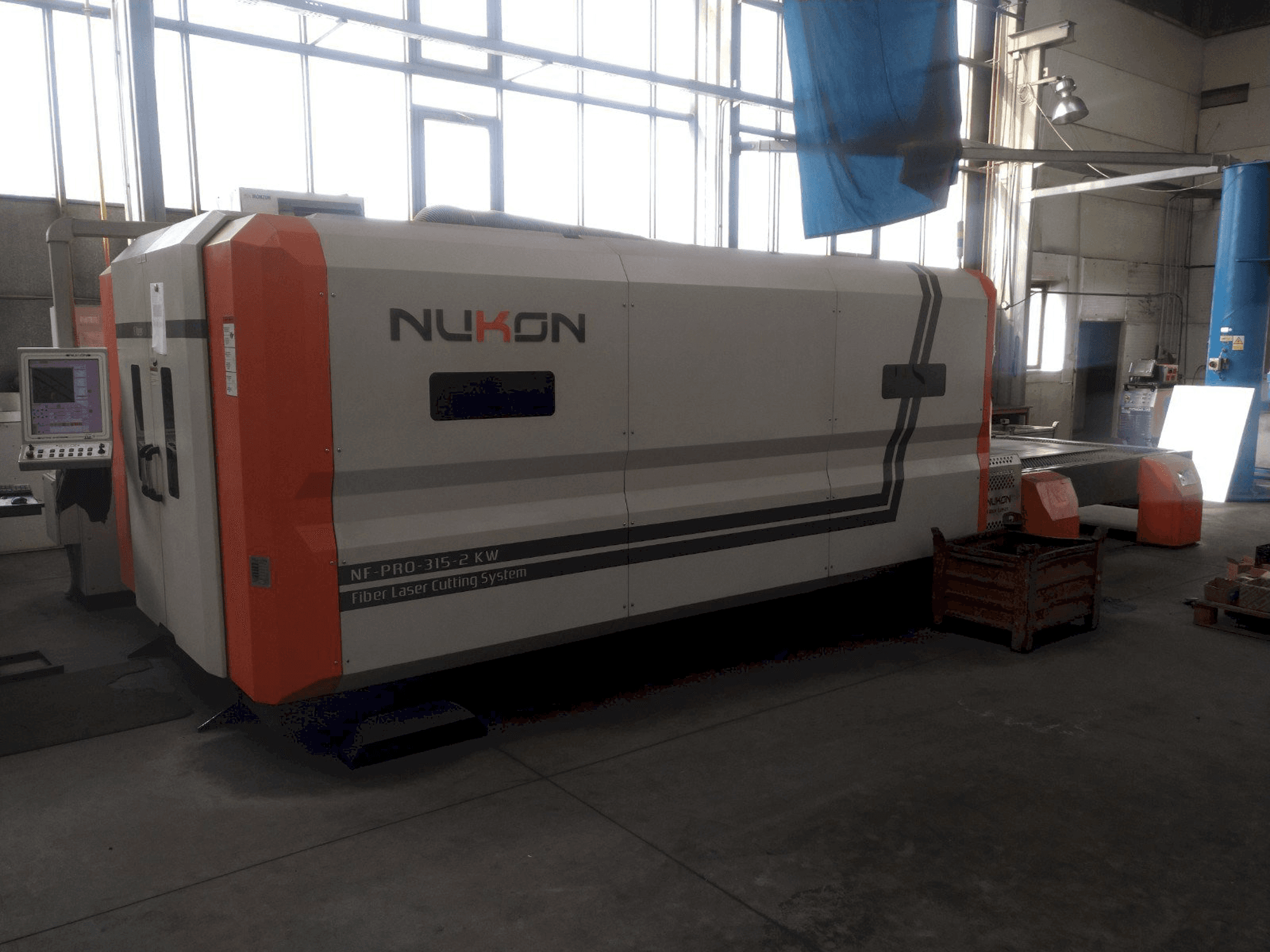 A NUKON NF PRO 315 gép elölnézete