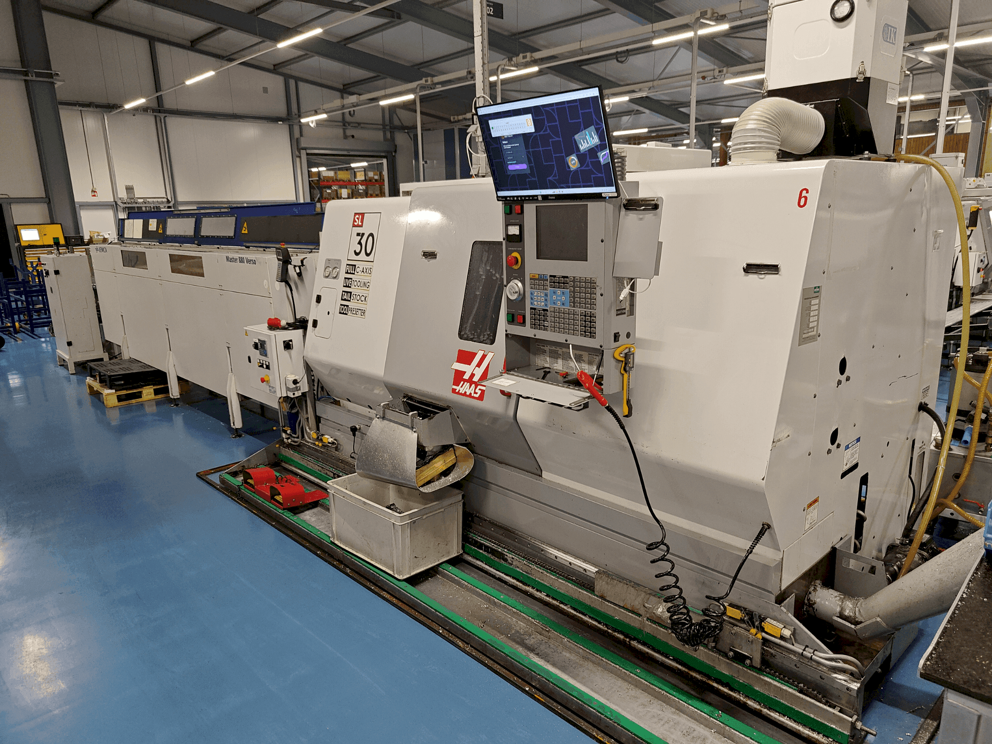 A HAAS SL-30TCE (2004) gép elölnézete