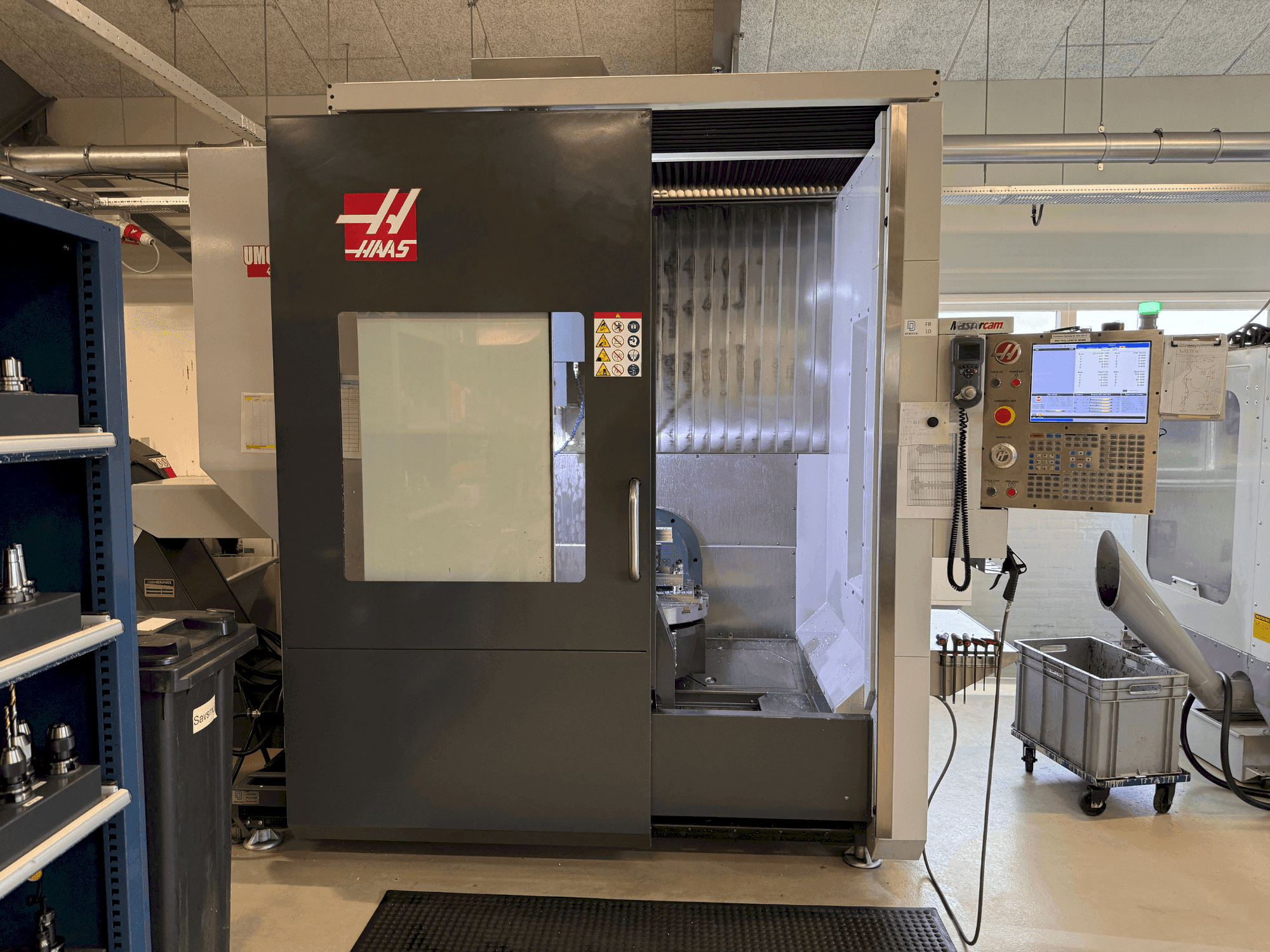 A HAAS UMC-750 gép elölnézete