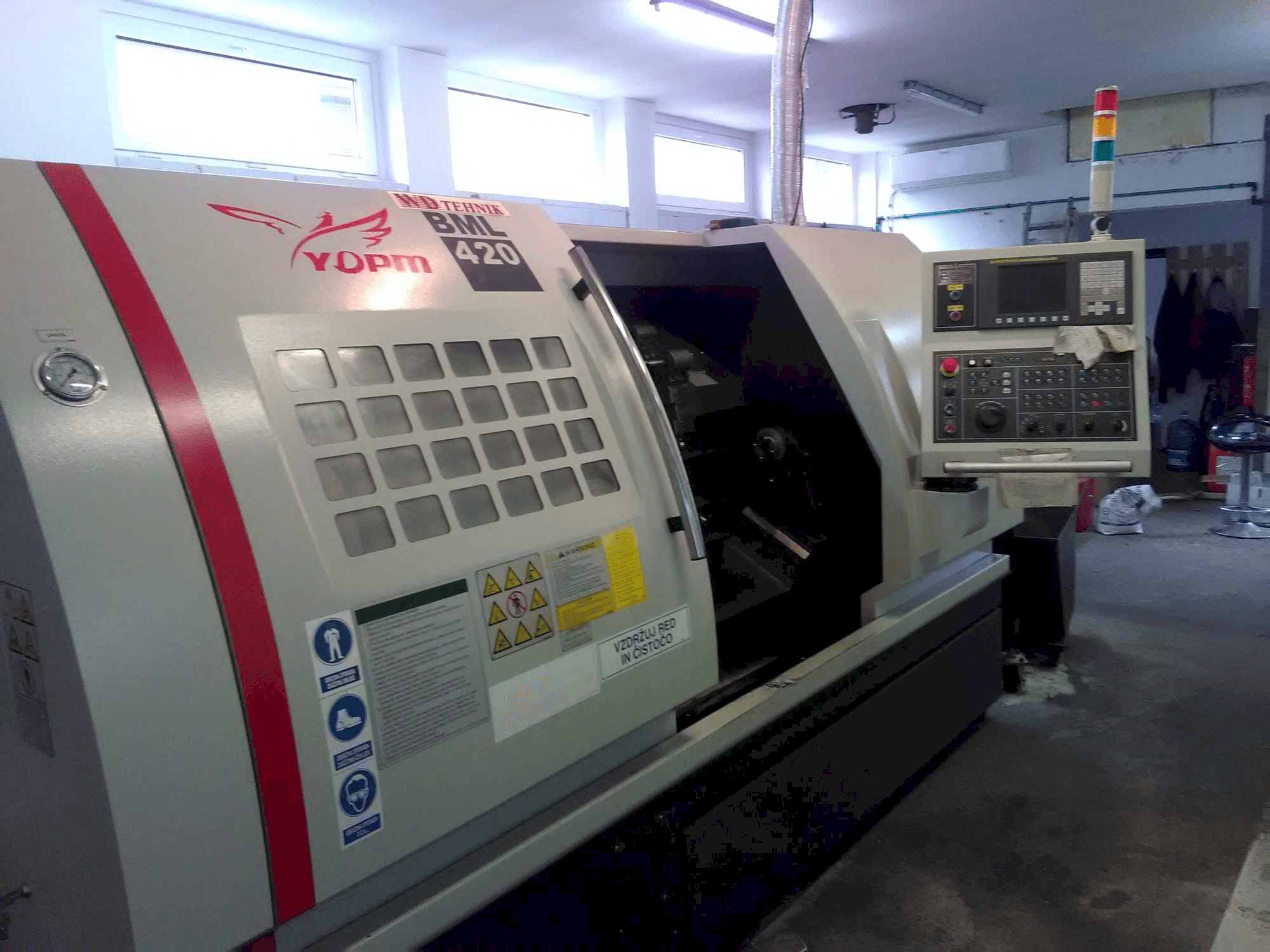 A Yida BML-420 gép oldalnézete