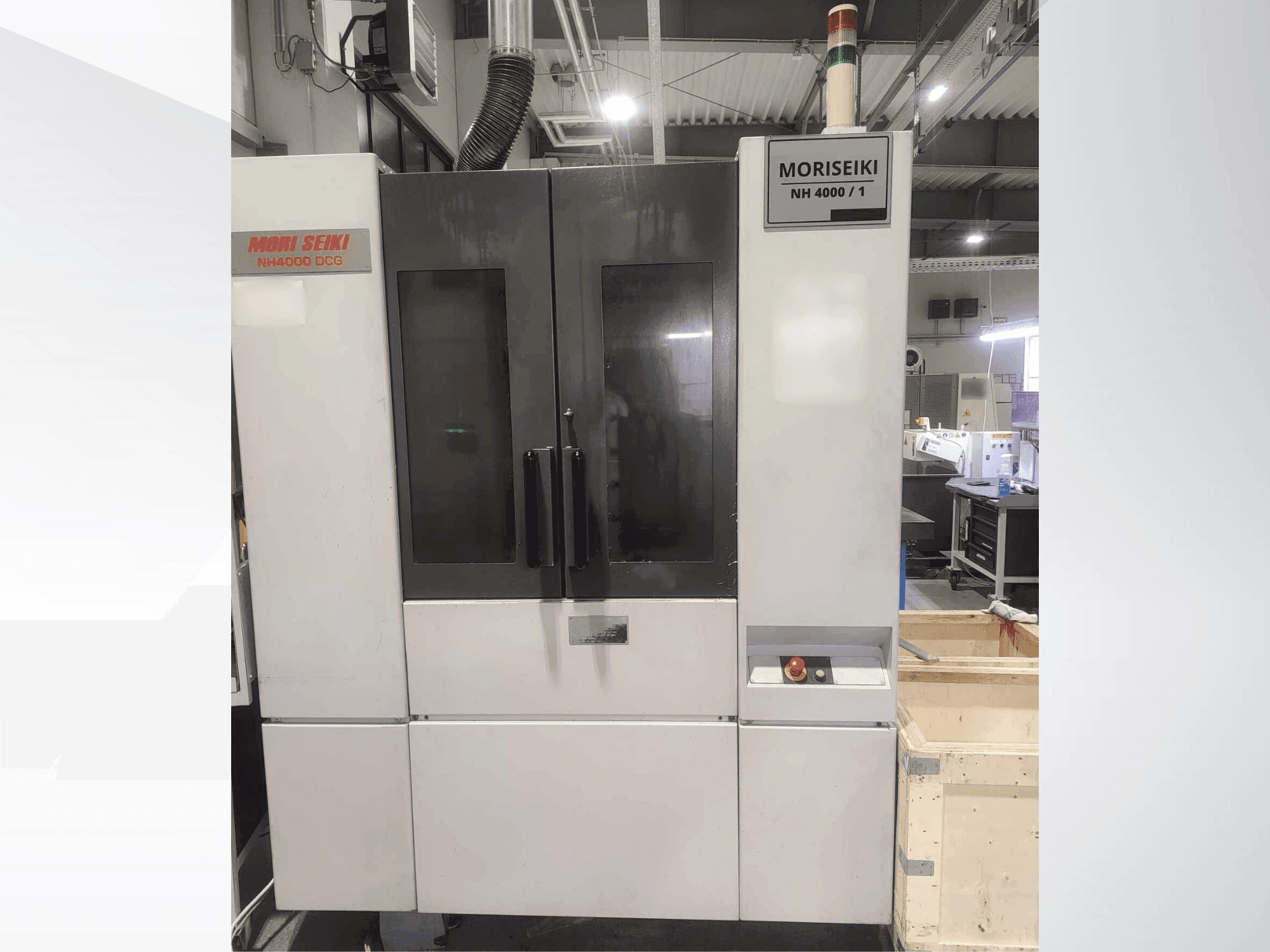 A MORI SEIKI NH 4000 DCG gép elölnézete
