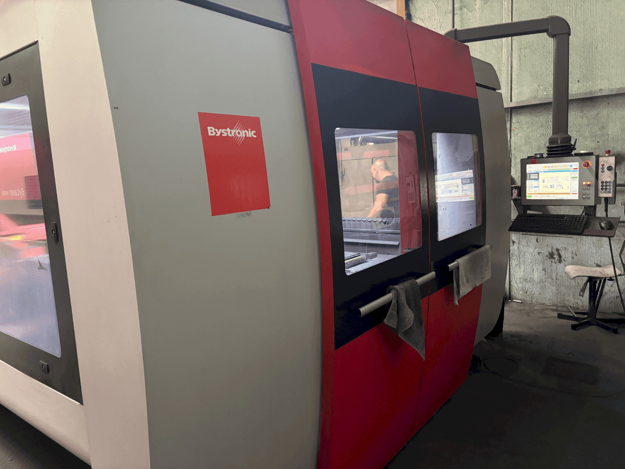 A Bystronic Bysprint Pro 3015 gép elölnézete