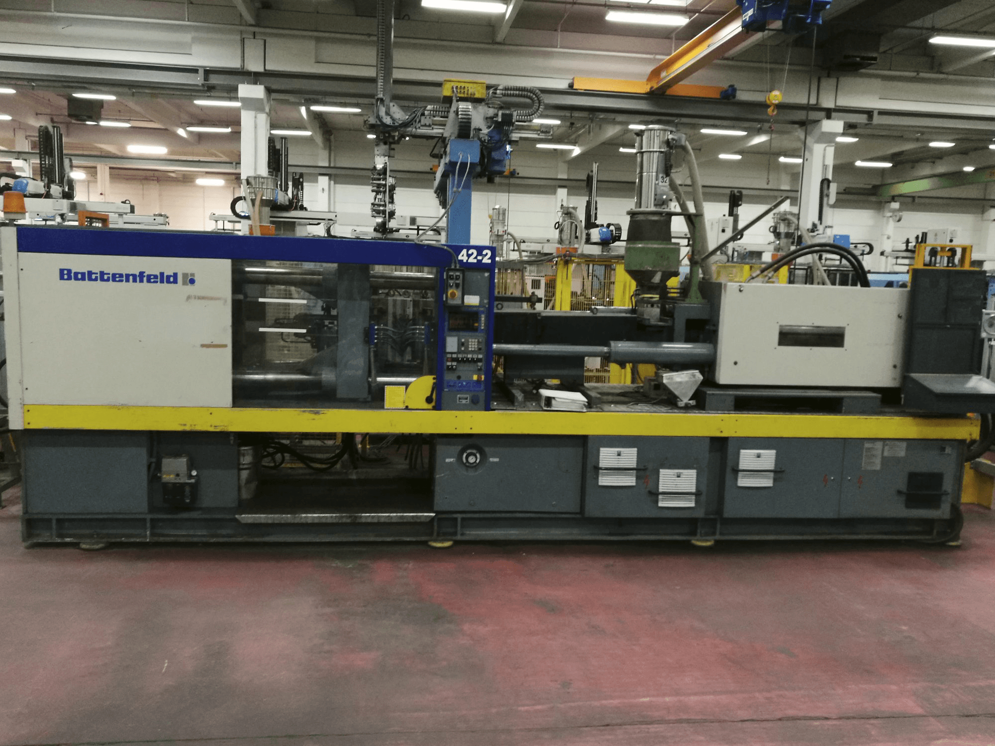 A Battenfeld BKT 2500/1400 gép elölnézete